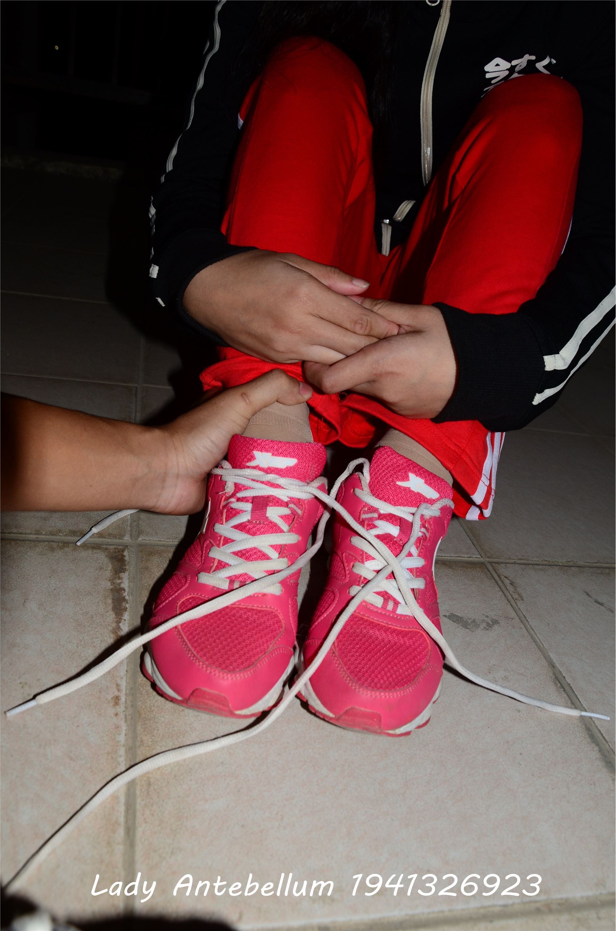 战前女神  恋足美腿棉袜女神级摄影套图 079