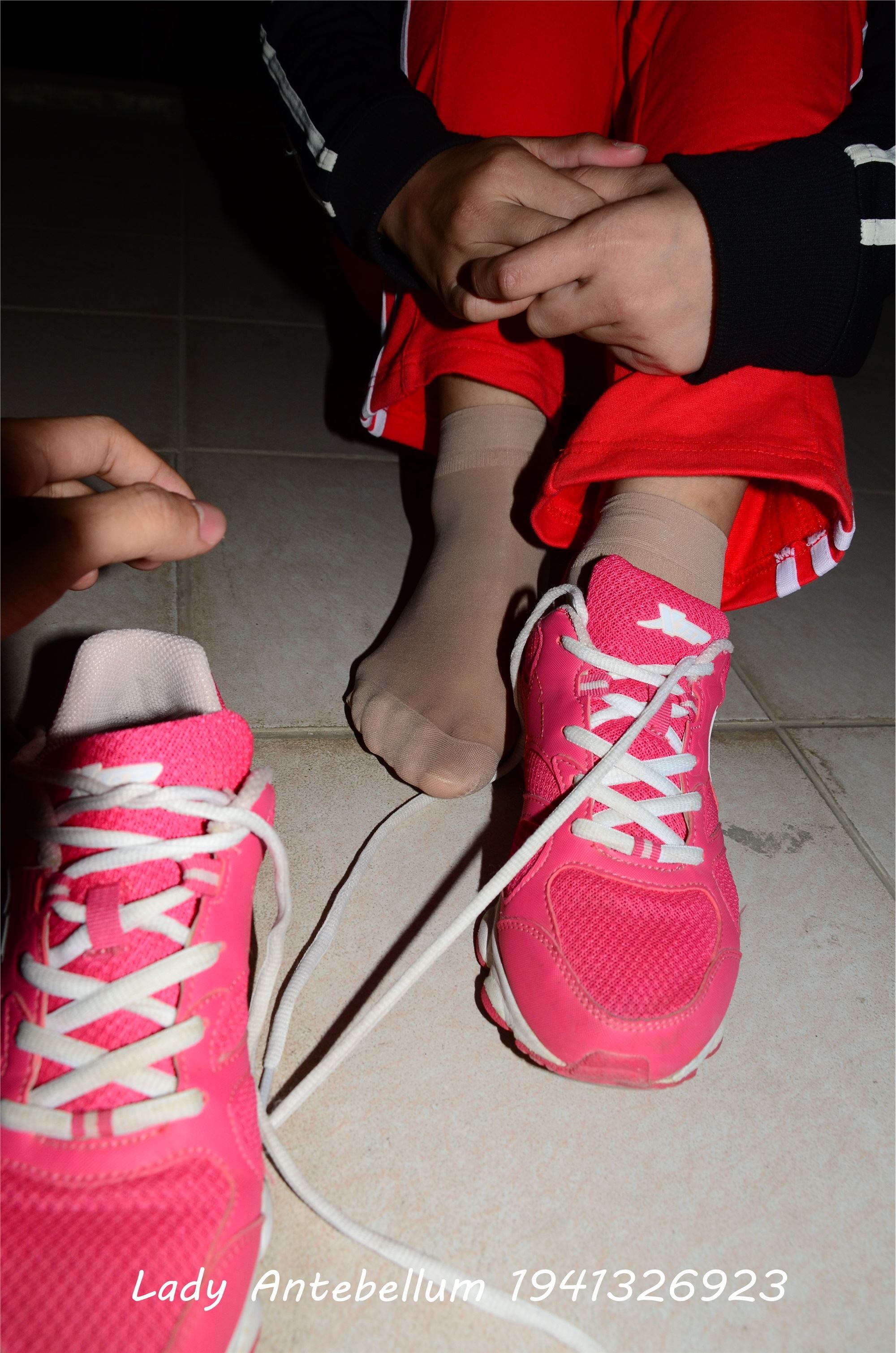 战前女神  恋足美腿棉袜女神级摄影套图 079