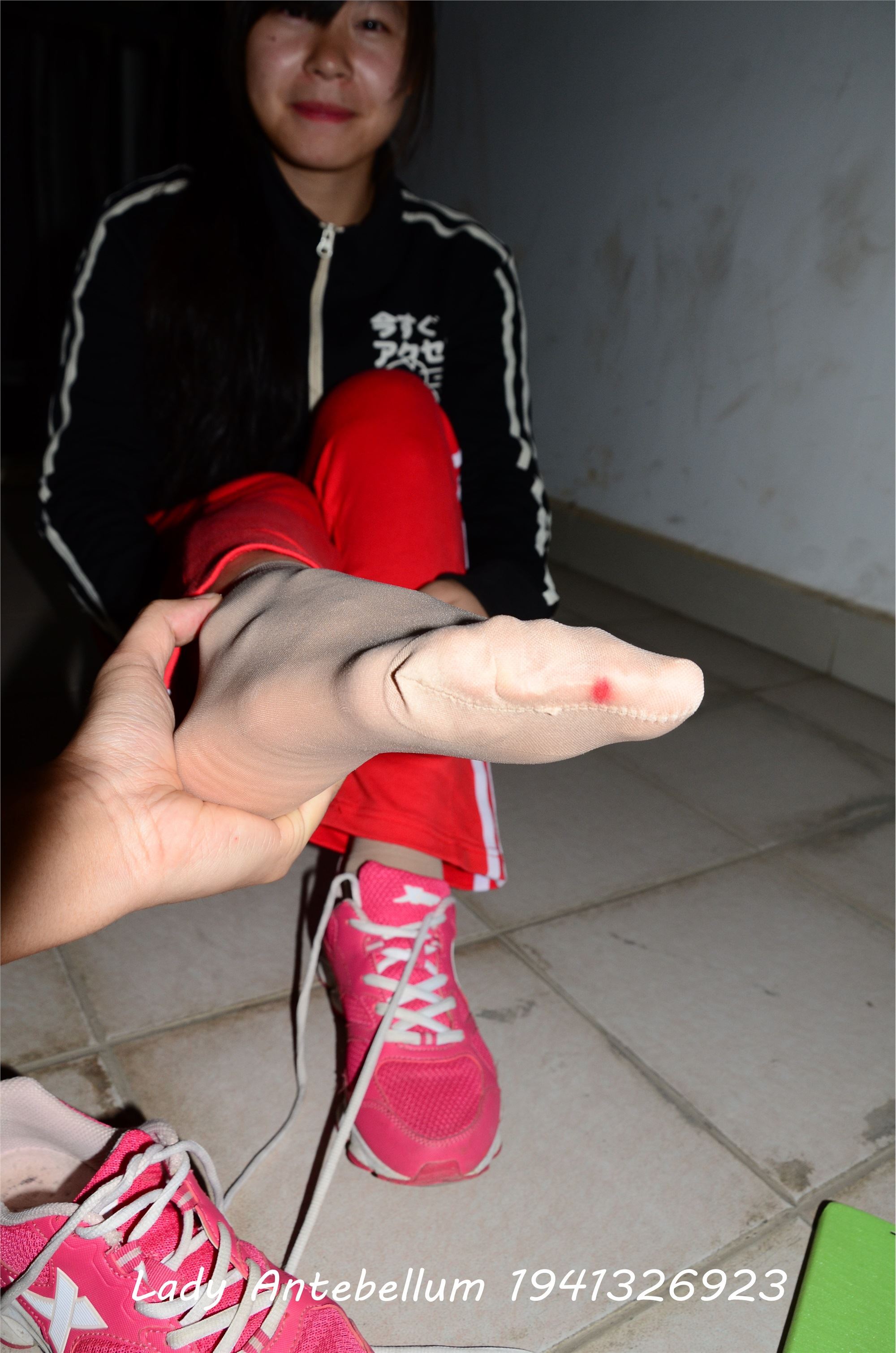 战前女神  恋足美腿棉袜女神级摄影套图 079