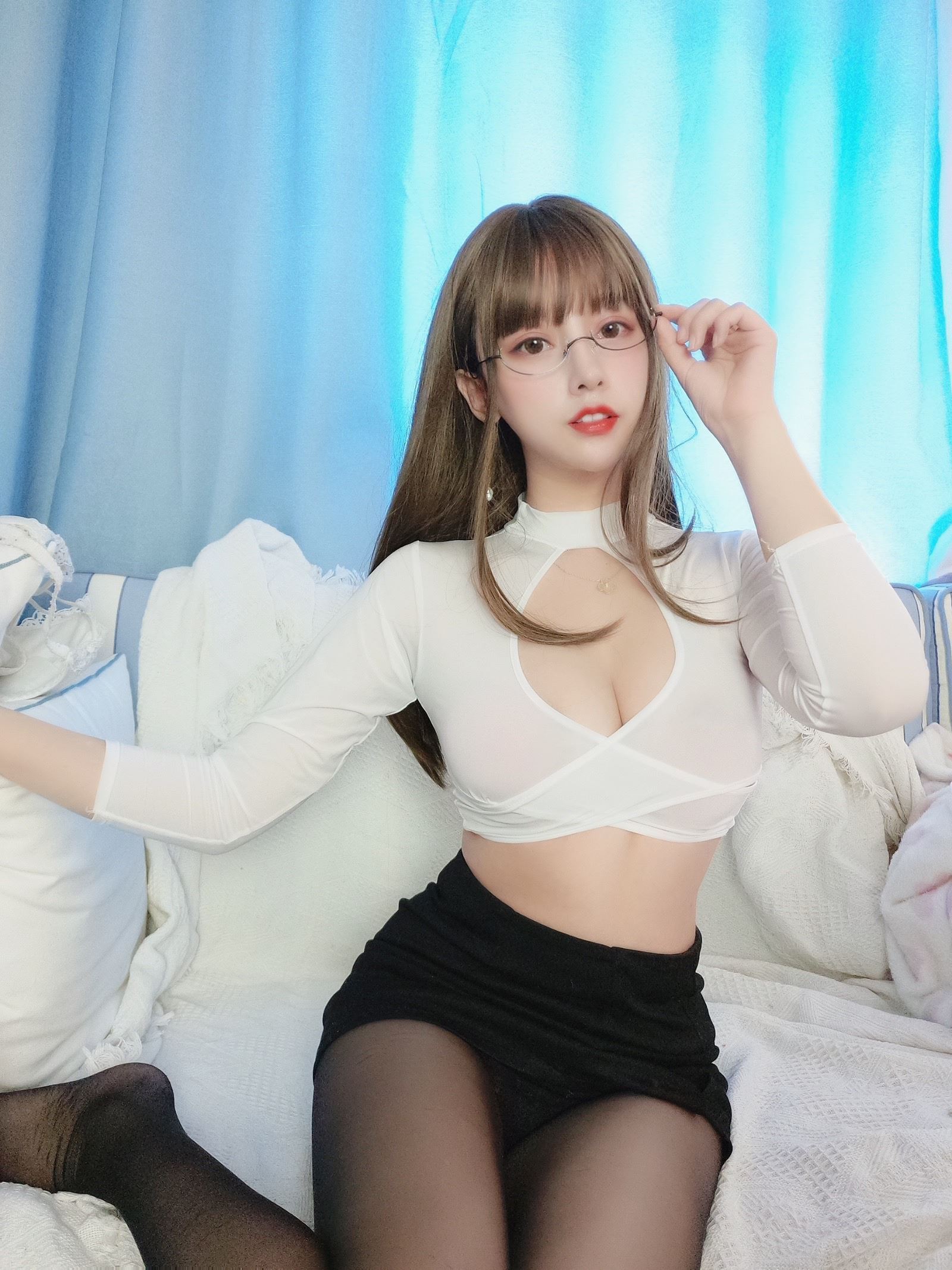 过期米线线喵美女套图 之 套装