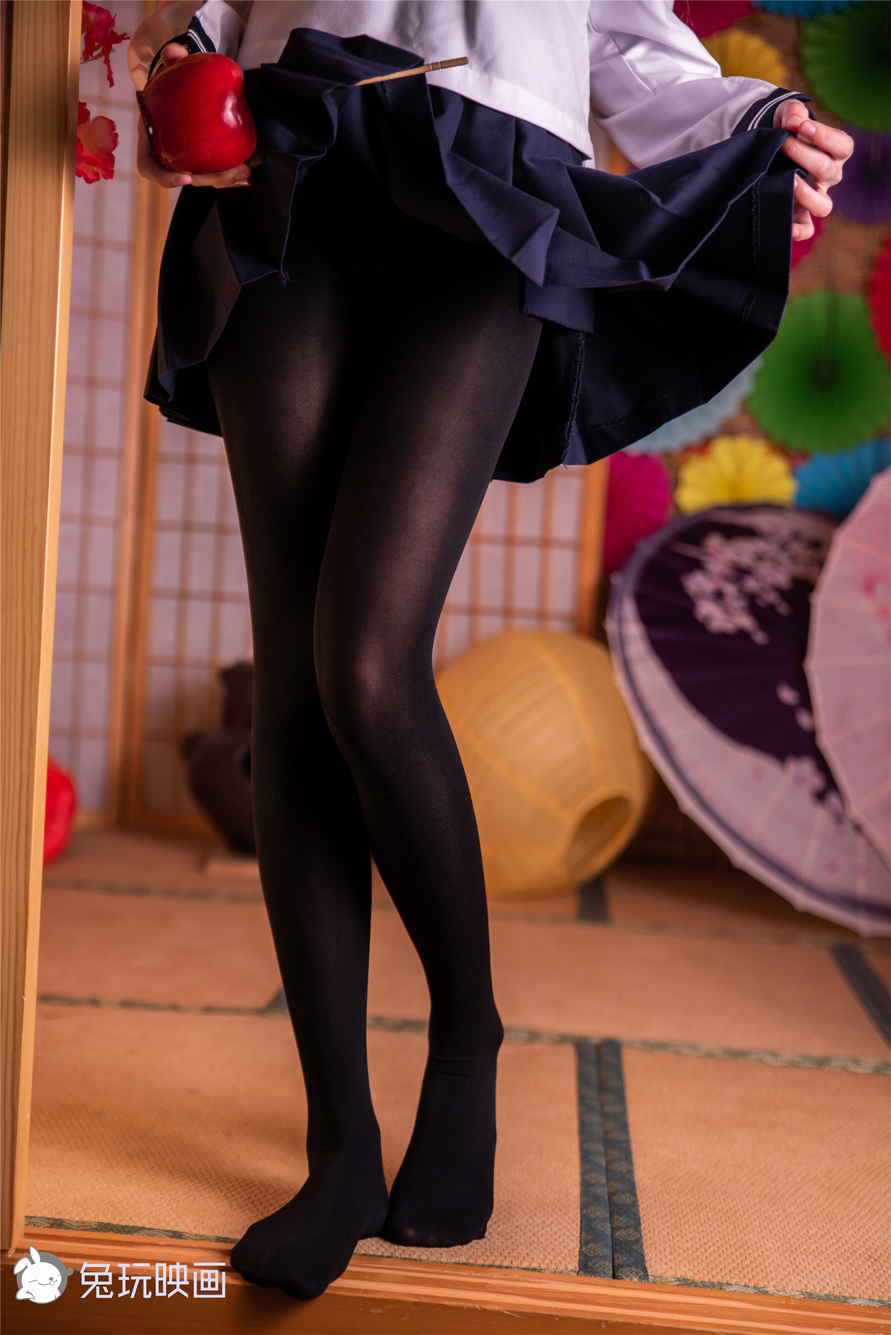 兔玩映画系列 Vol.053 冬天里的黑丝JK裙