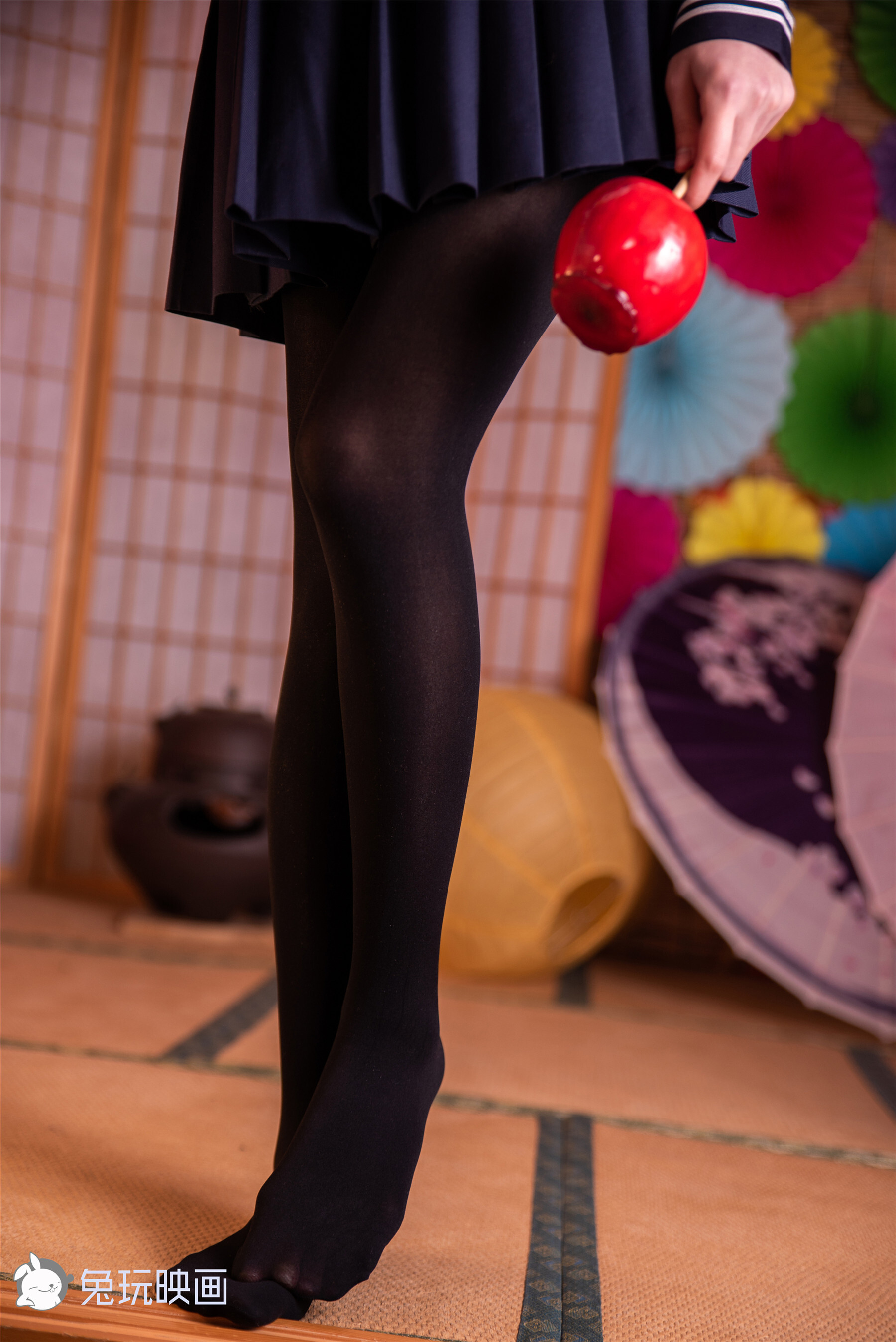 兔玩映画系列 Vol.053 冬天里的黑丝JK裙