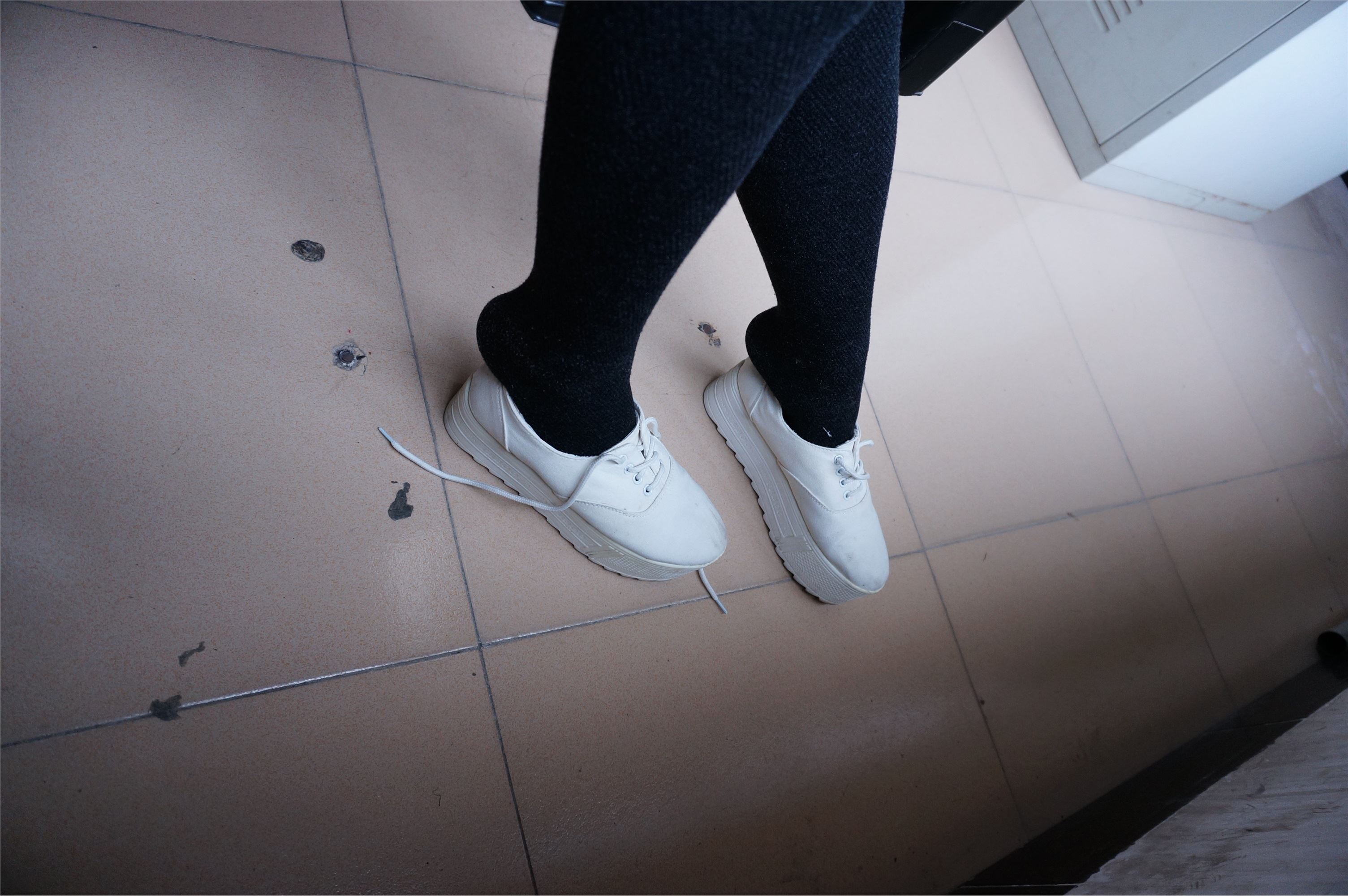 大西瓜套图 S012 黑丝白鞋少女116p