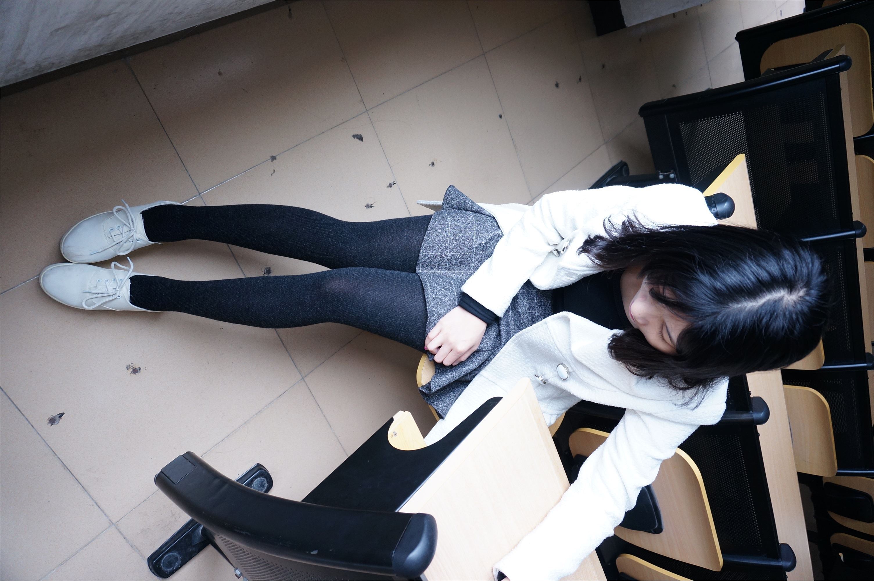 大西瓜套图 S012 黑丝白鞋少女116p