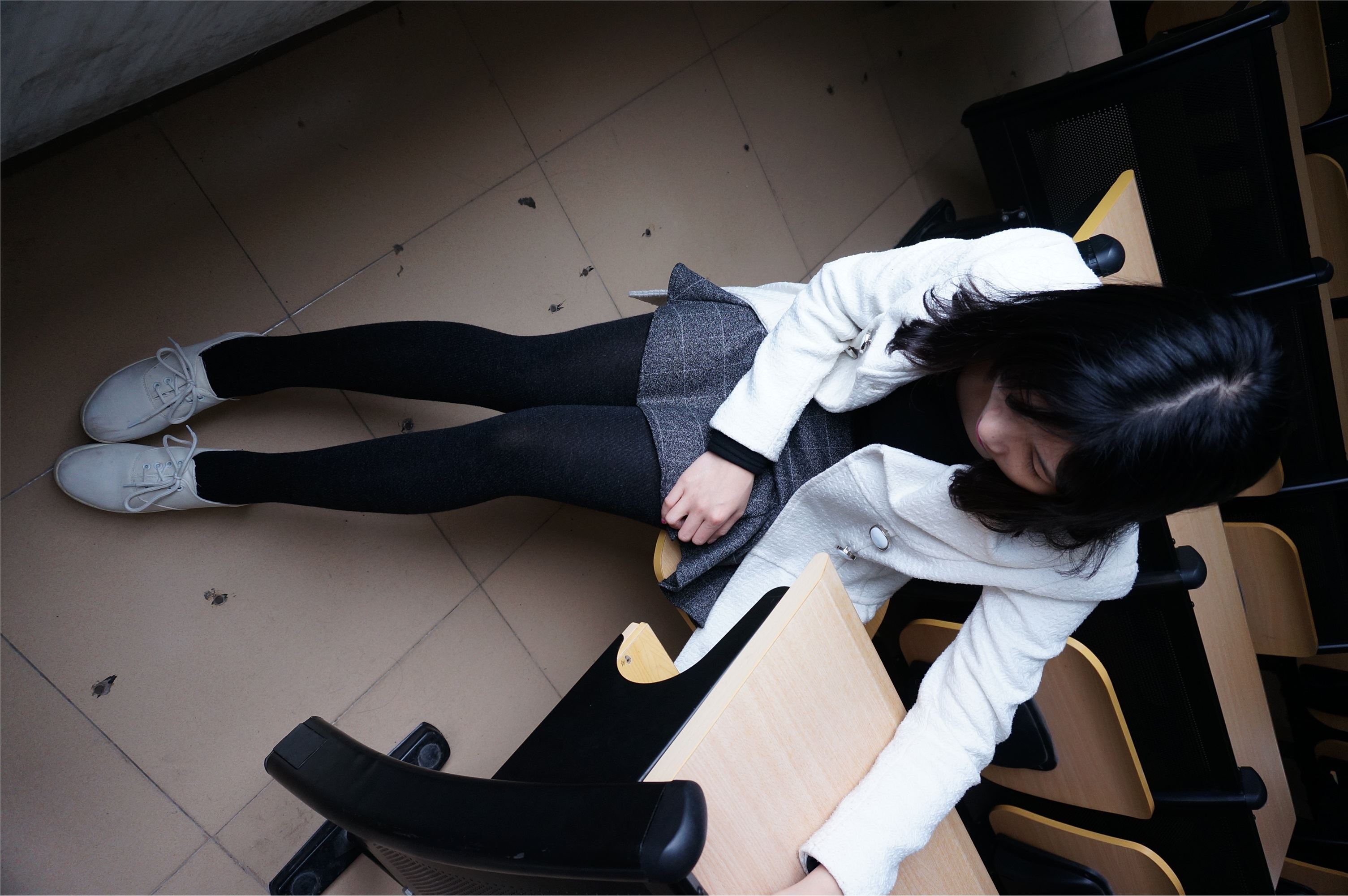 大西瓜套图 S012 黑丝白鞋少女116p