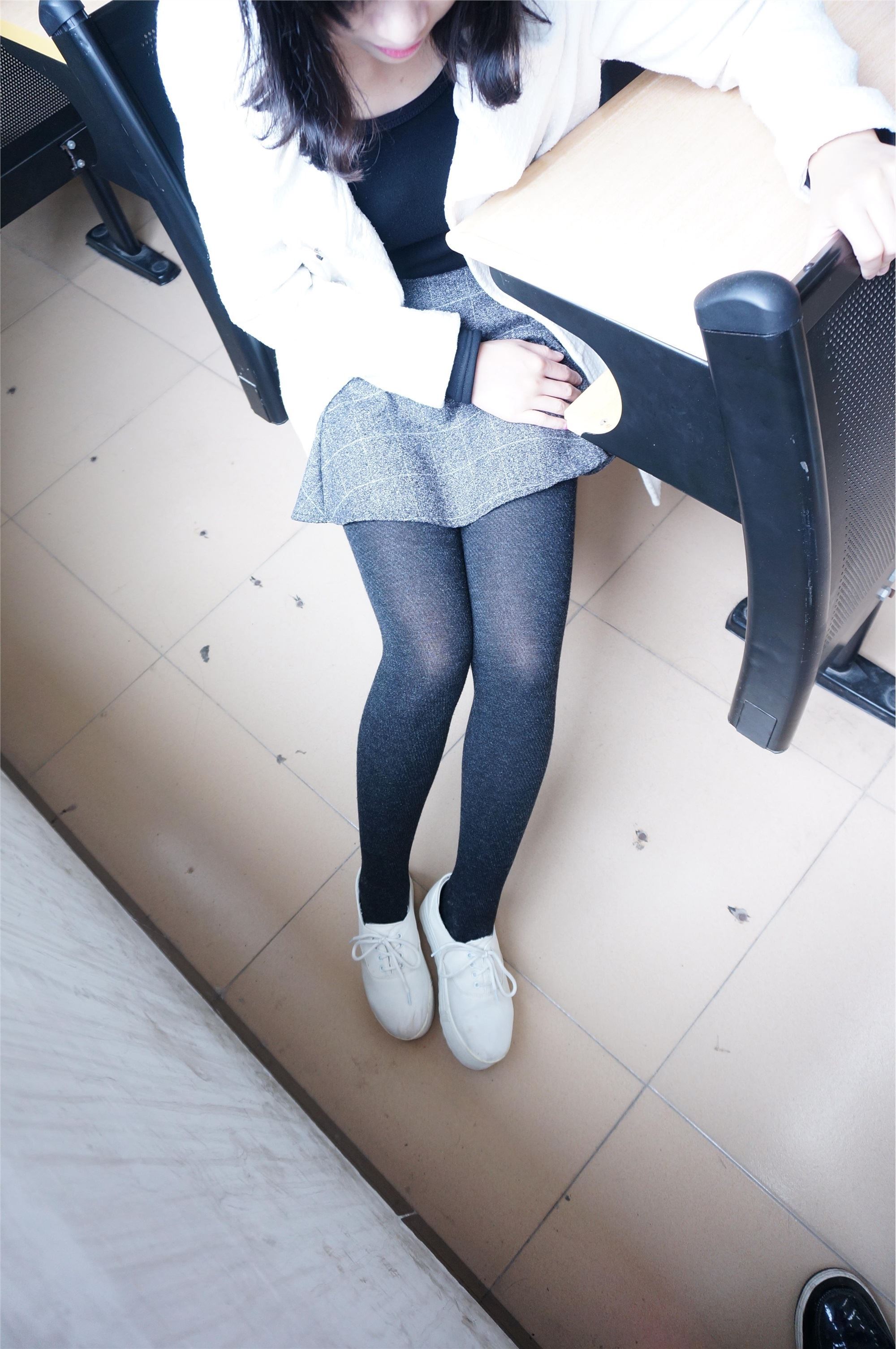 大西瓜套图 S012 黑丝白鞋少女116p