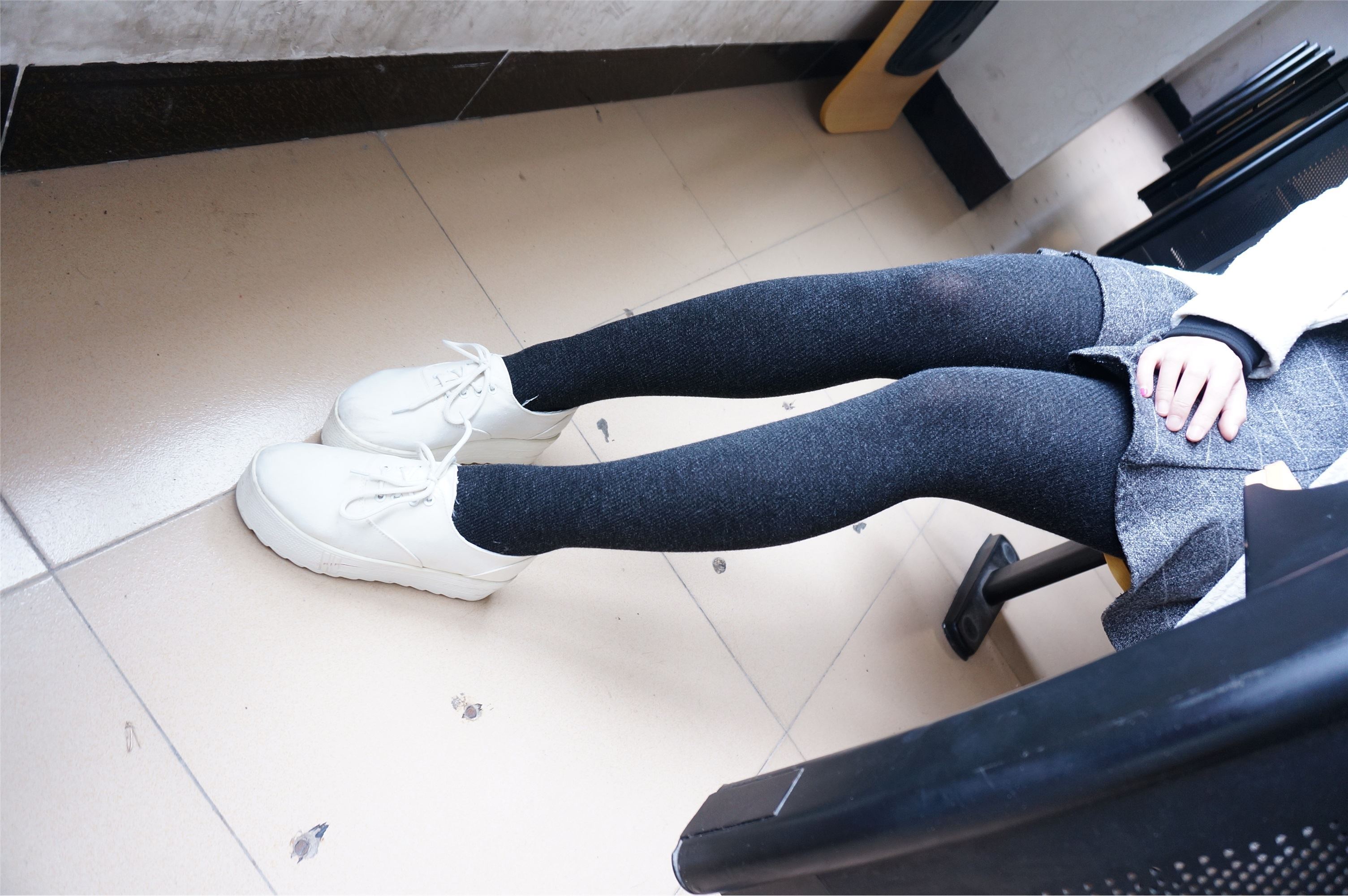 大西瓜套图 S012 黑丝白鞋少女116p