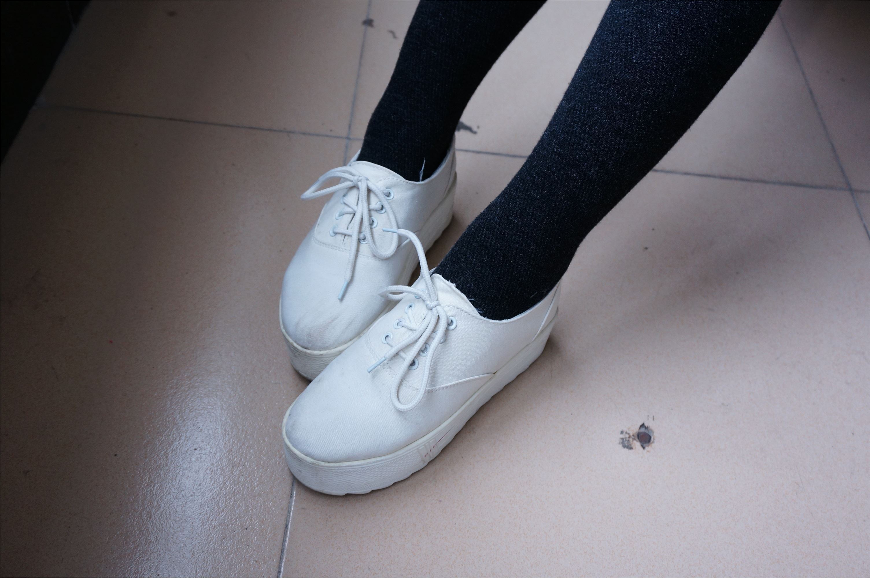 大西瓜套图 S012 黑丝白鞋少女116p