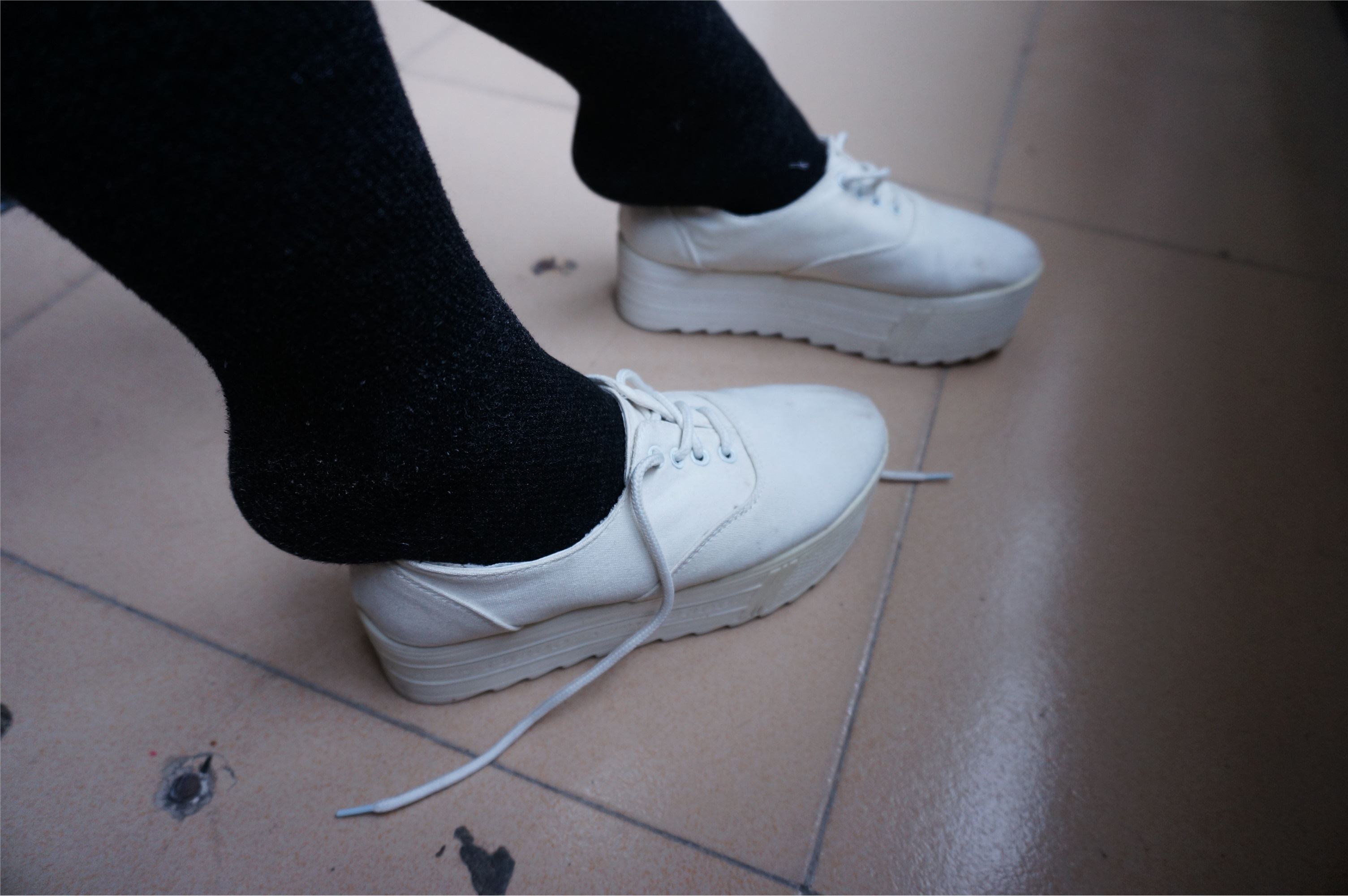 大西瓜套图 S012 黑丝白鞋少女116p