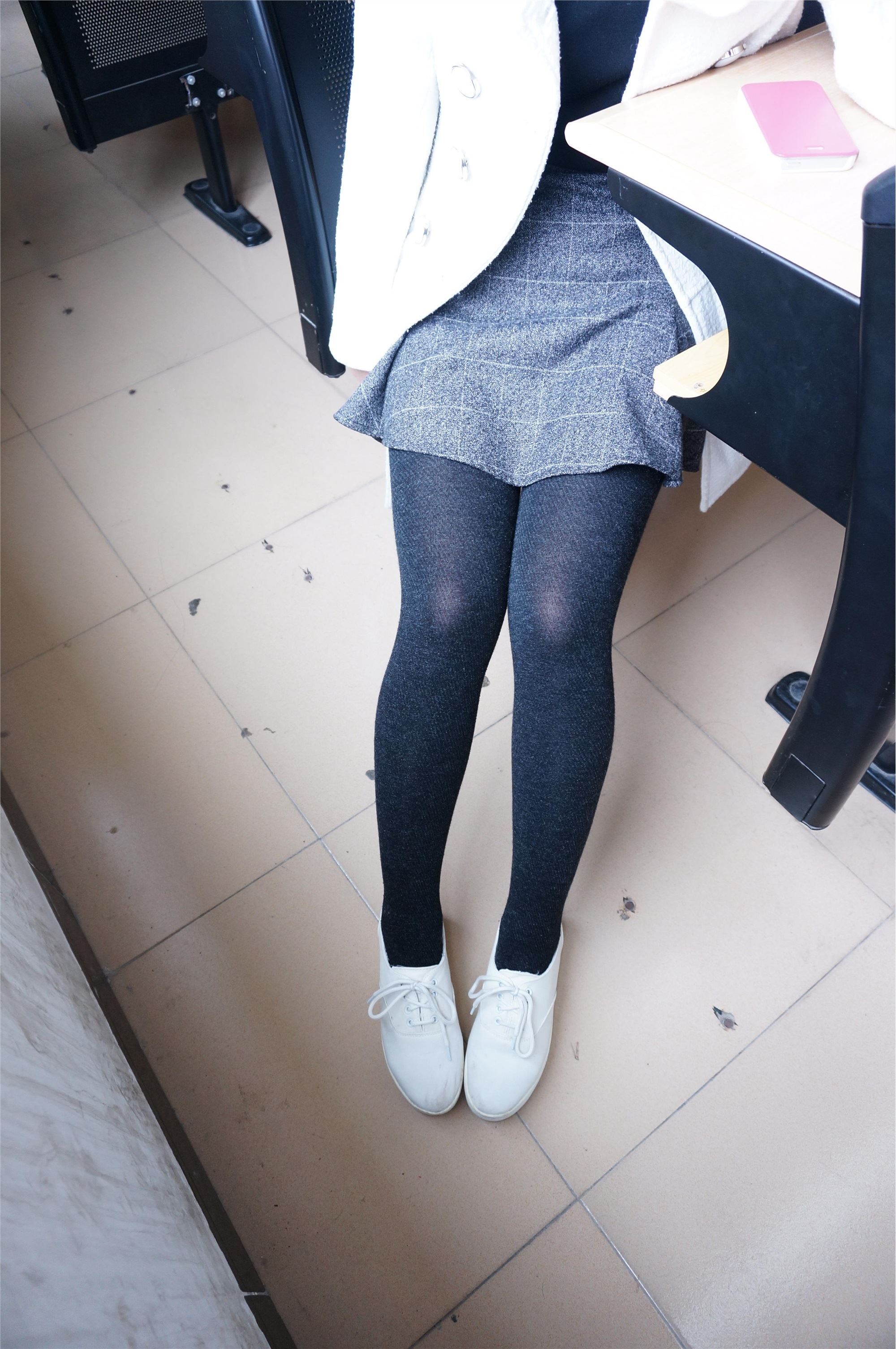 大西瓜套图 S012 黑丝白鞋少女116p