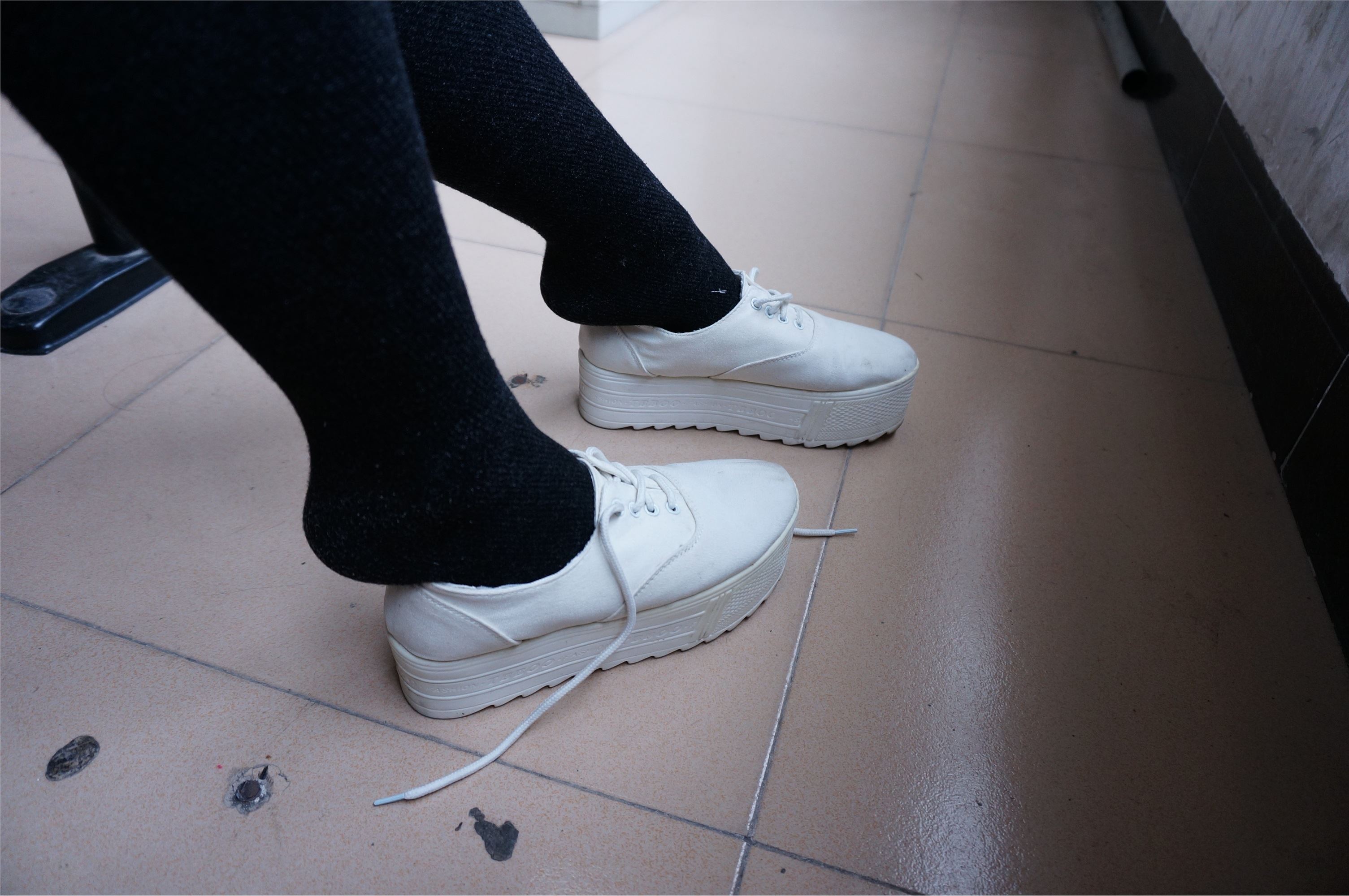 大西瓜套图 S012 黑丝白鞋少女116p