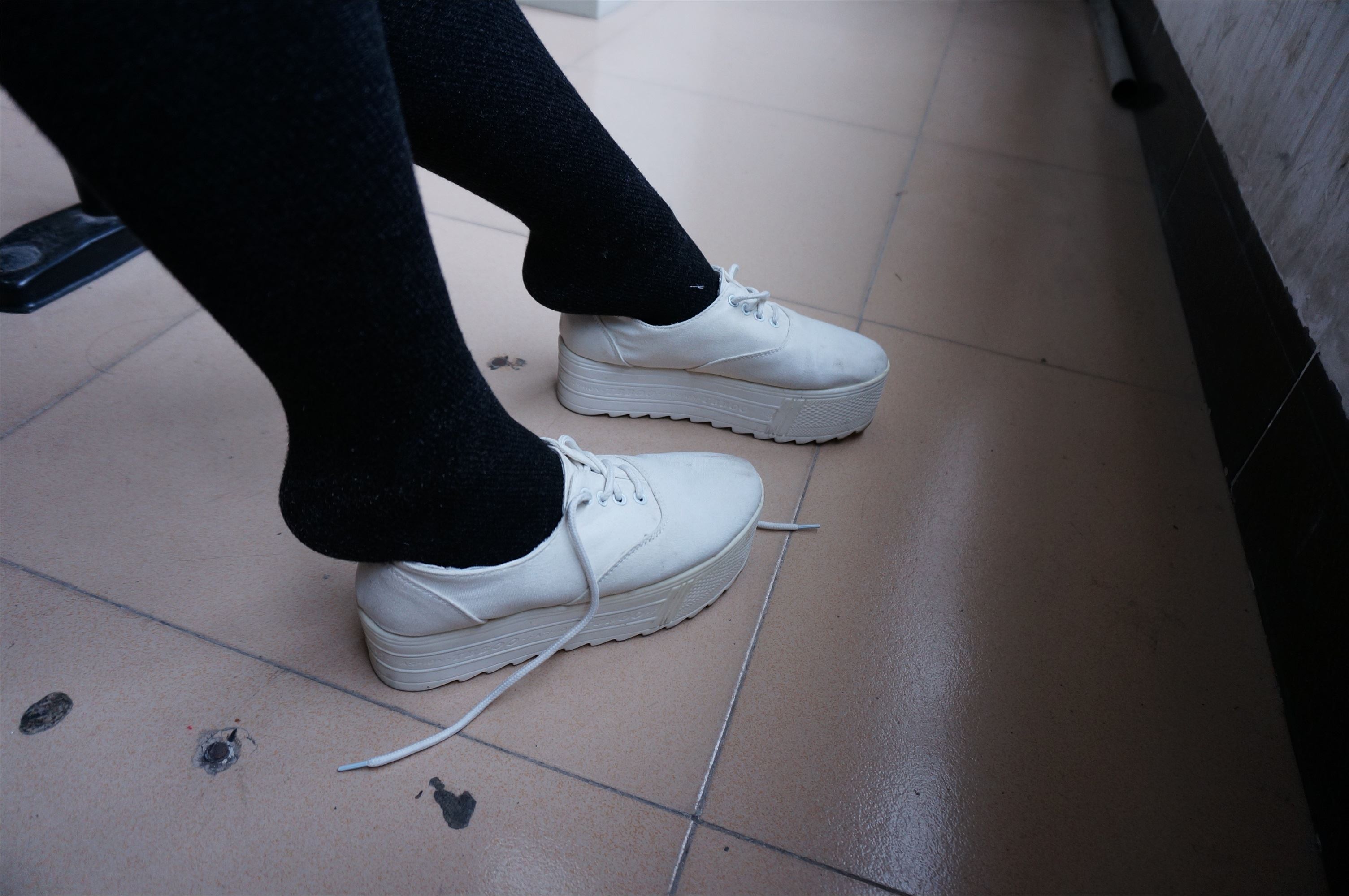 大西瓜套图 S012 黑丝白鞋少女116p