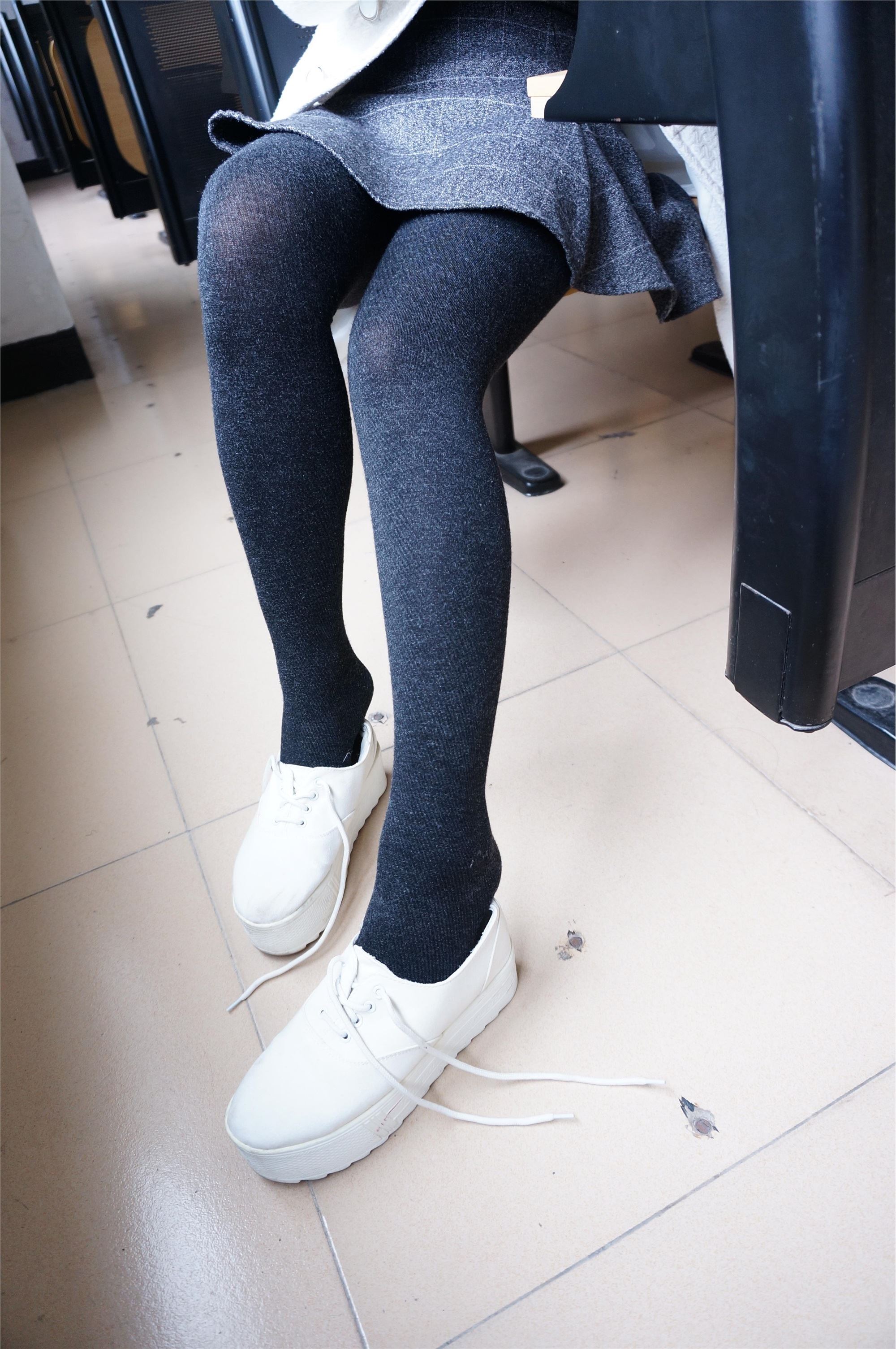 大西瓜套图 S012 黑丝白鞋少女116p