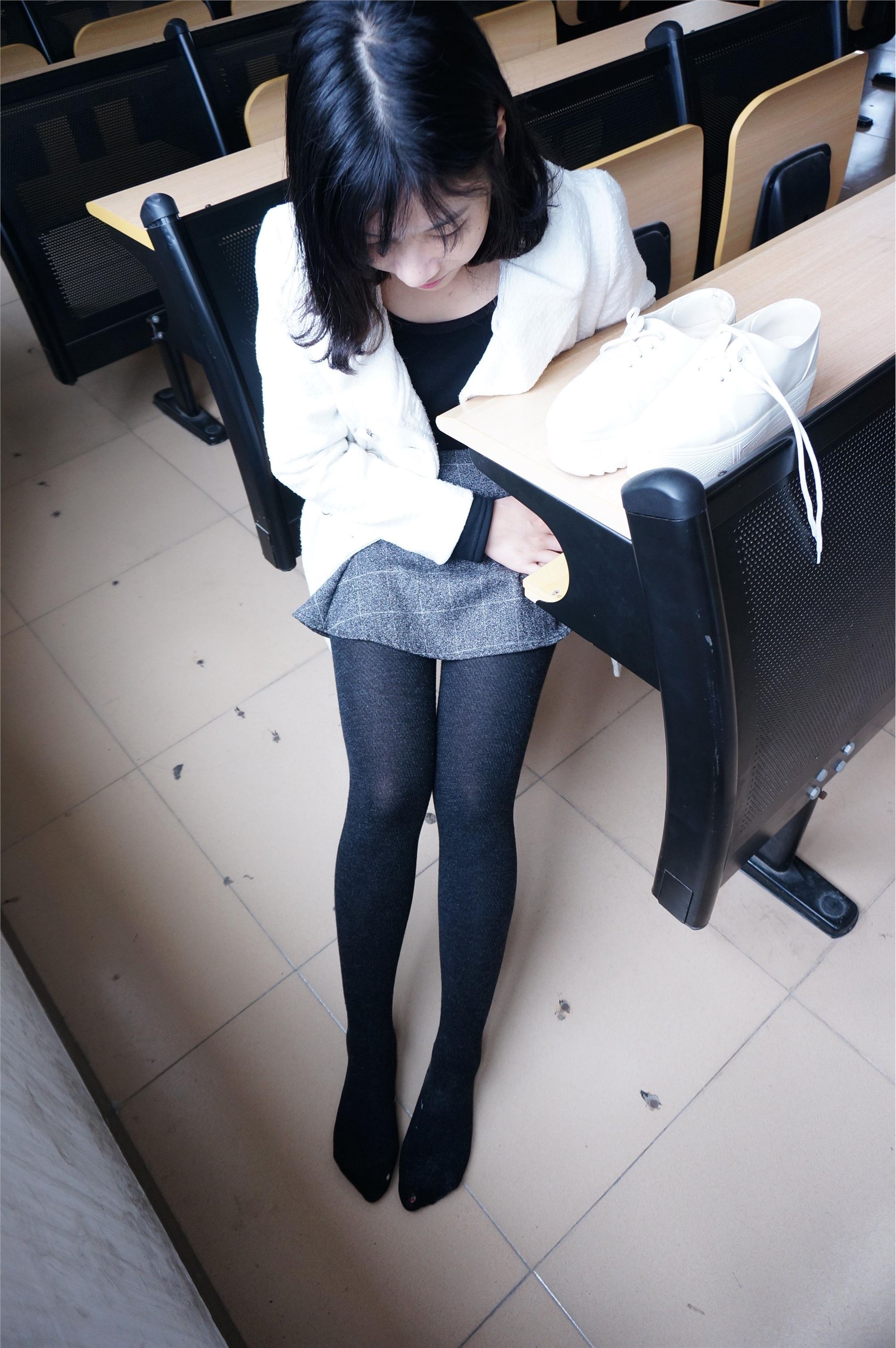 大西瓜套图 S012 黑丝白鞋少女116p