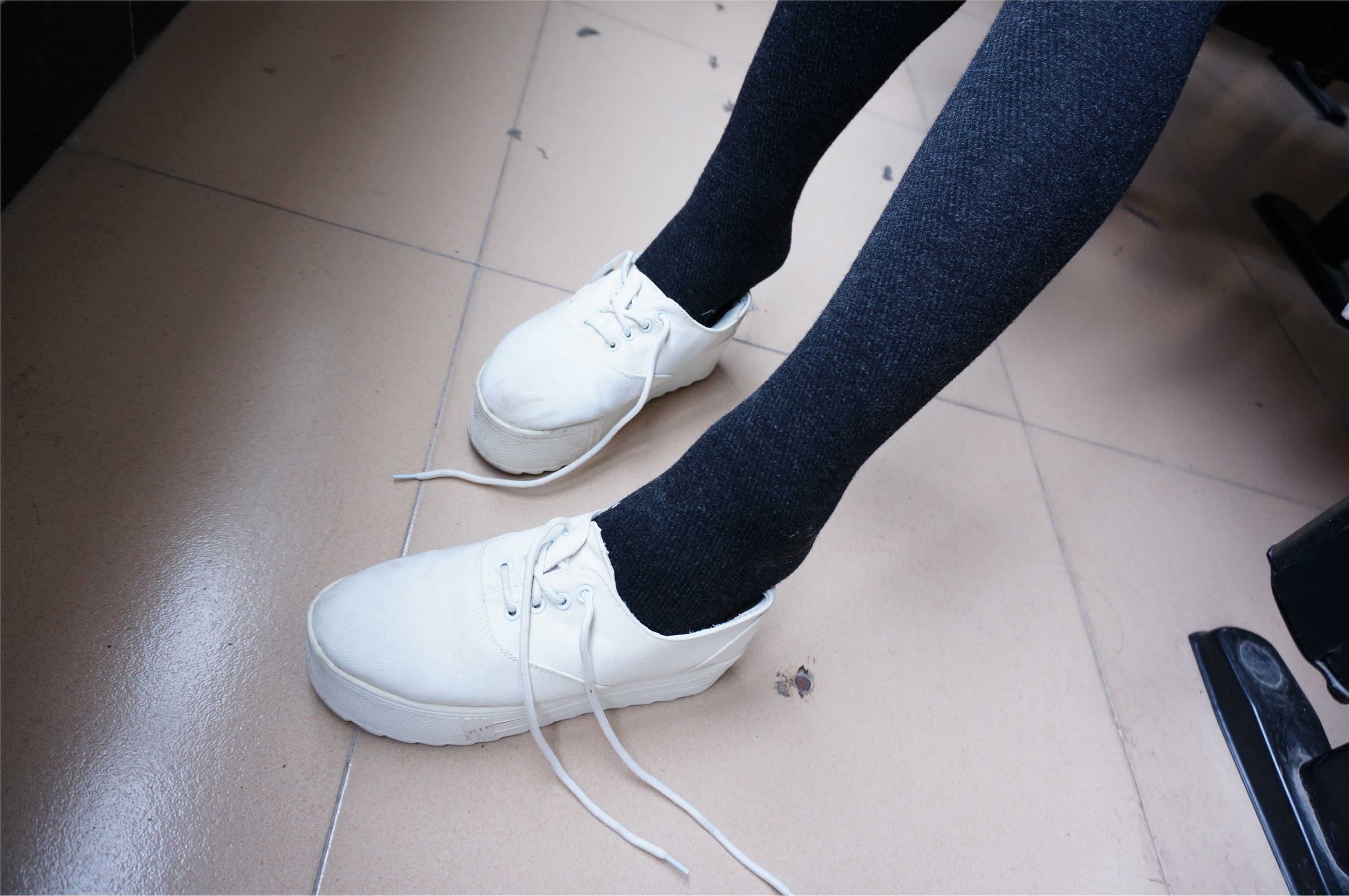 大西瓜套图 S012 黑丝白鞋少女116p