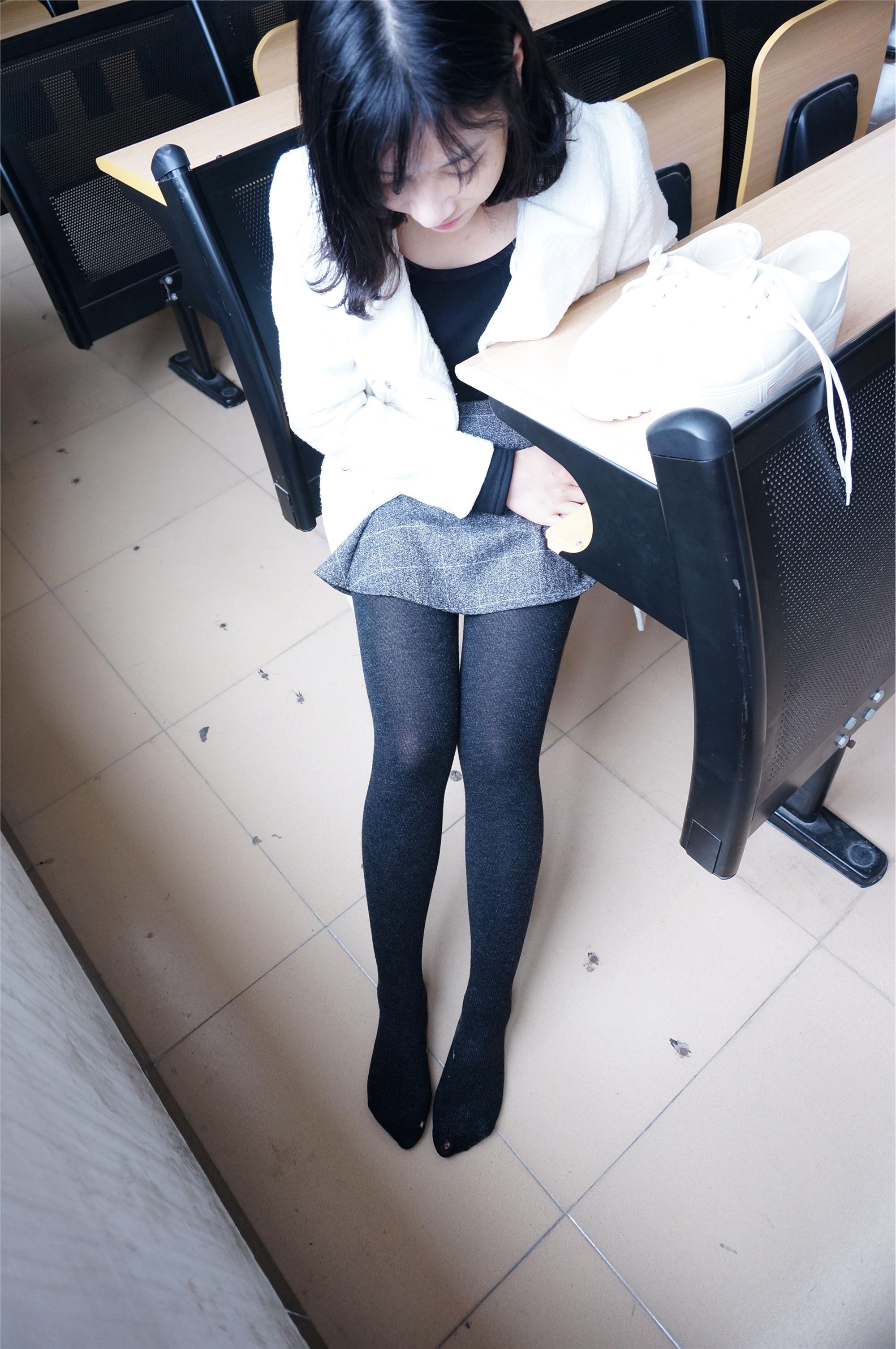 大西瓜套图 S012 黑丝白鞋少女116p