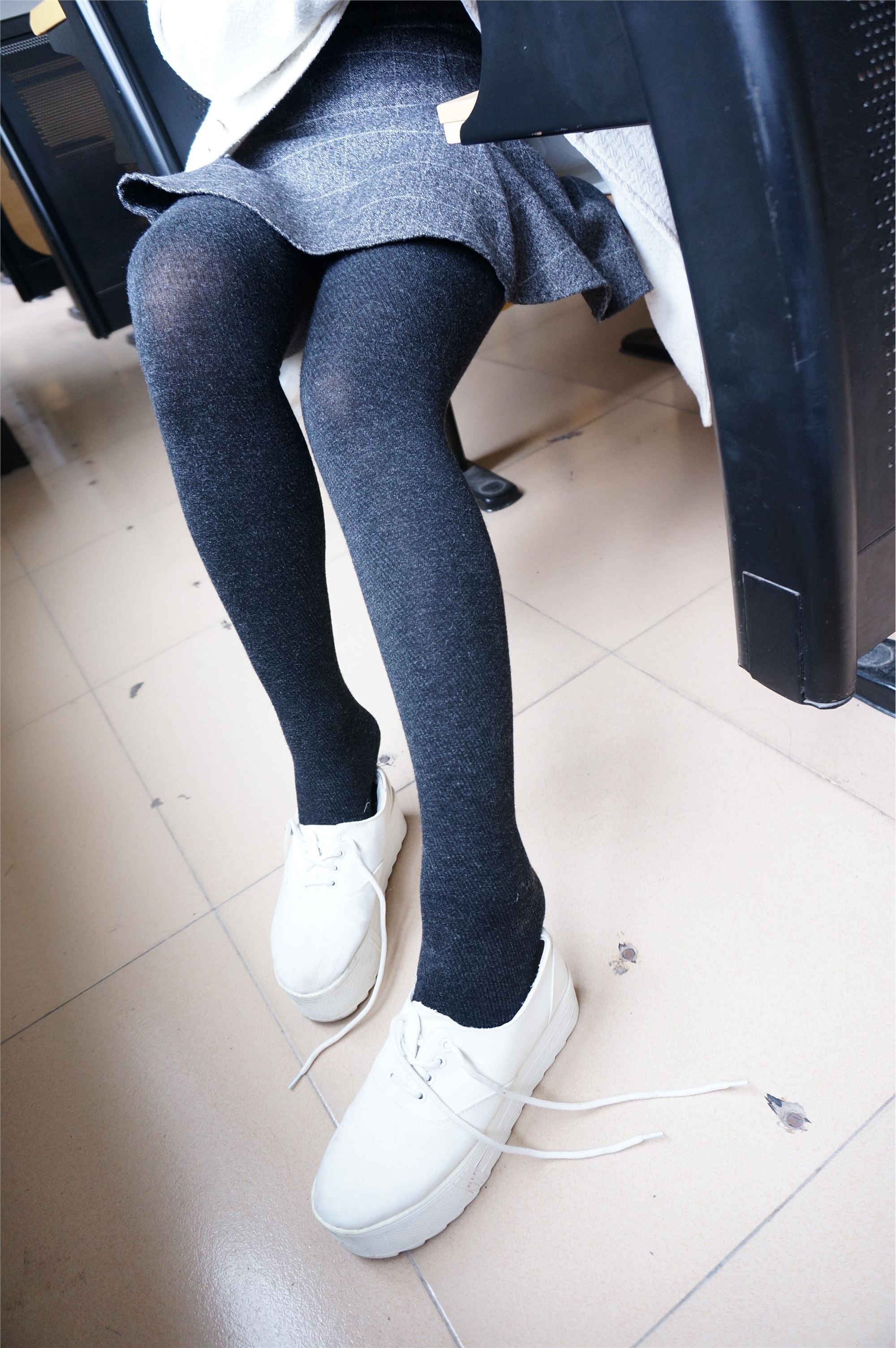 大西瓜套图 S012 黑丝白鞋少女116p