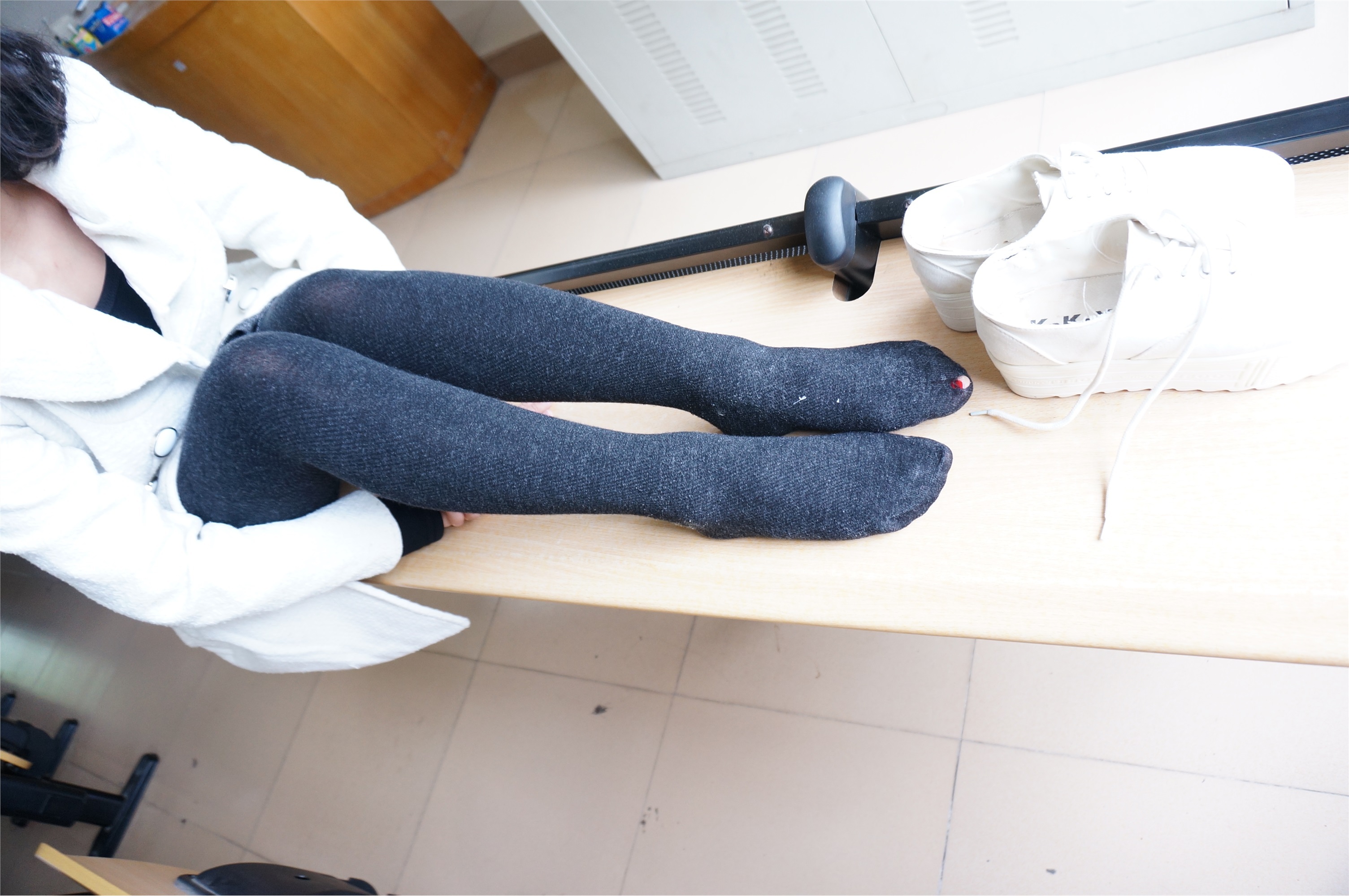 大西瓜套图 S012 黑丝白鞋少女116p