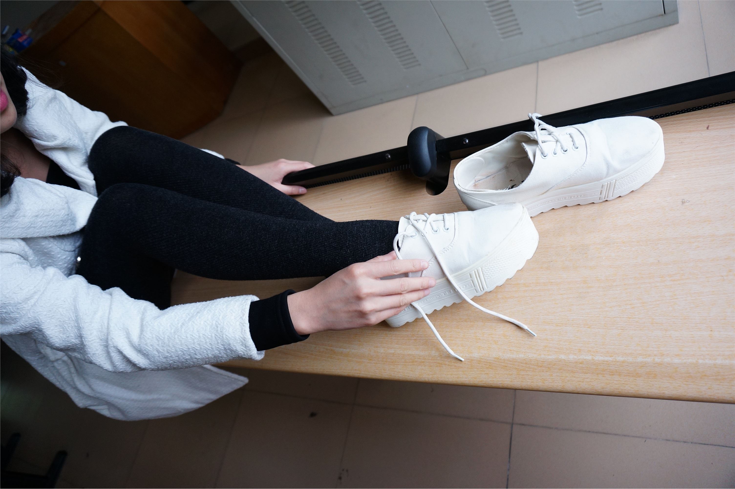 大西瓜套图 S012 黑丝白鞋少女116p