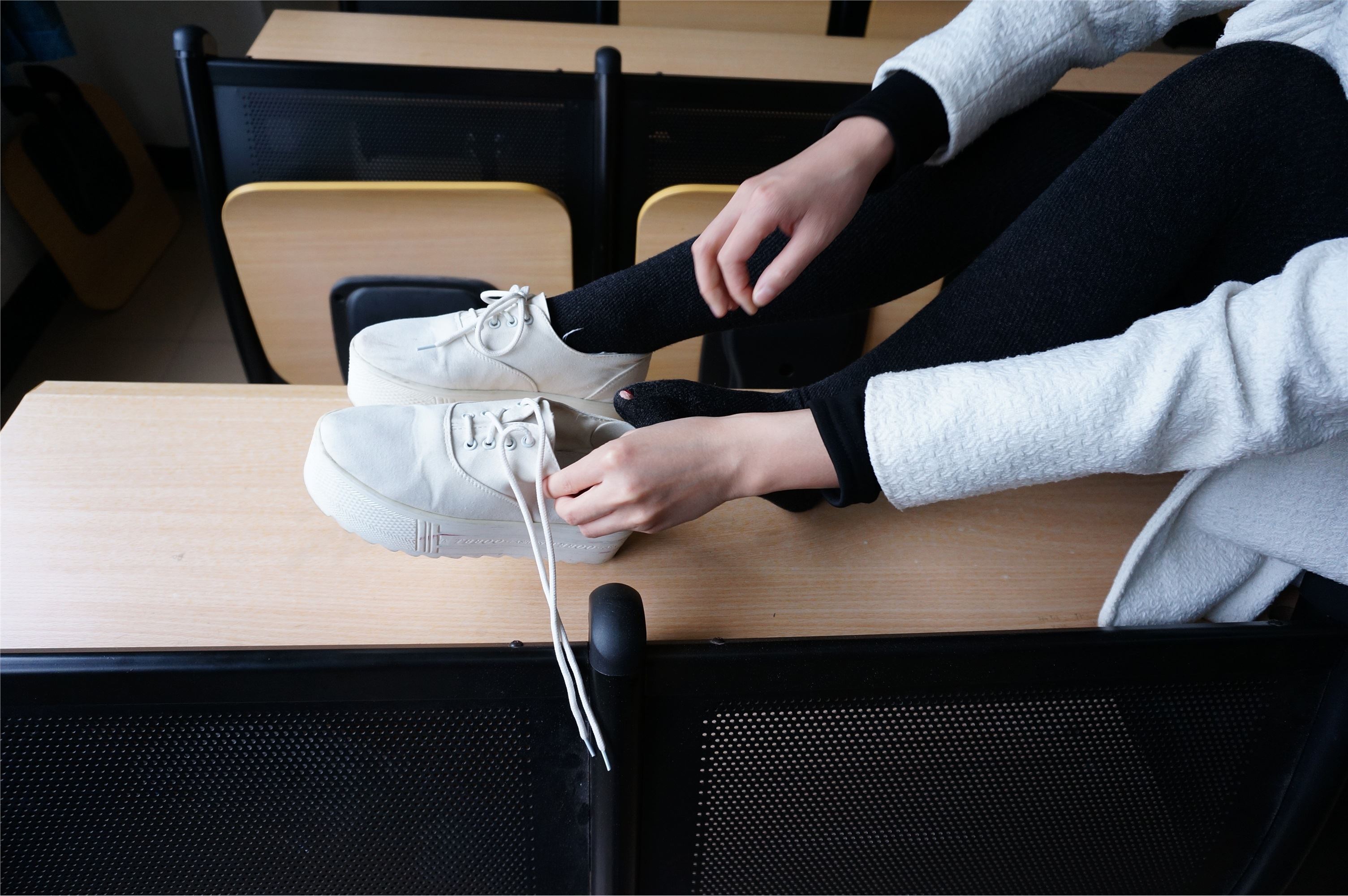 大西瓜套图 S012 黑丝白鞋少女116p