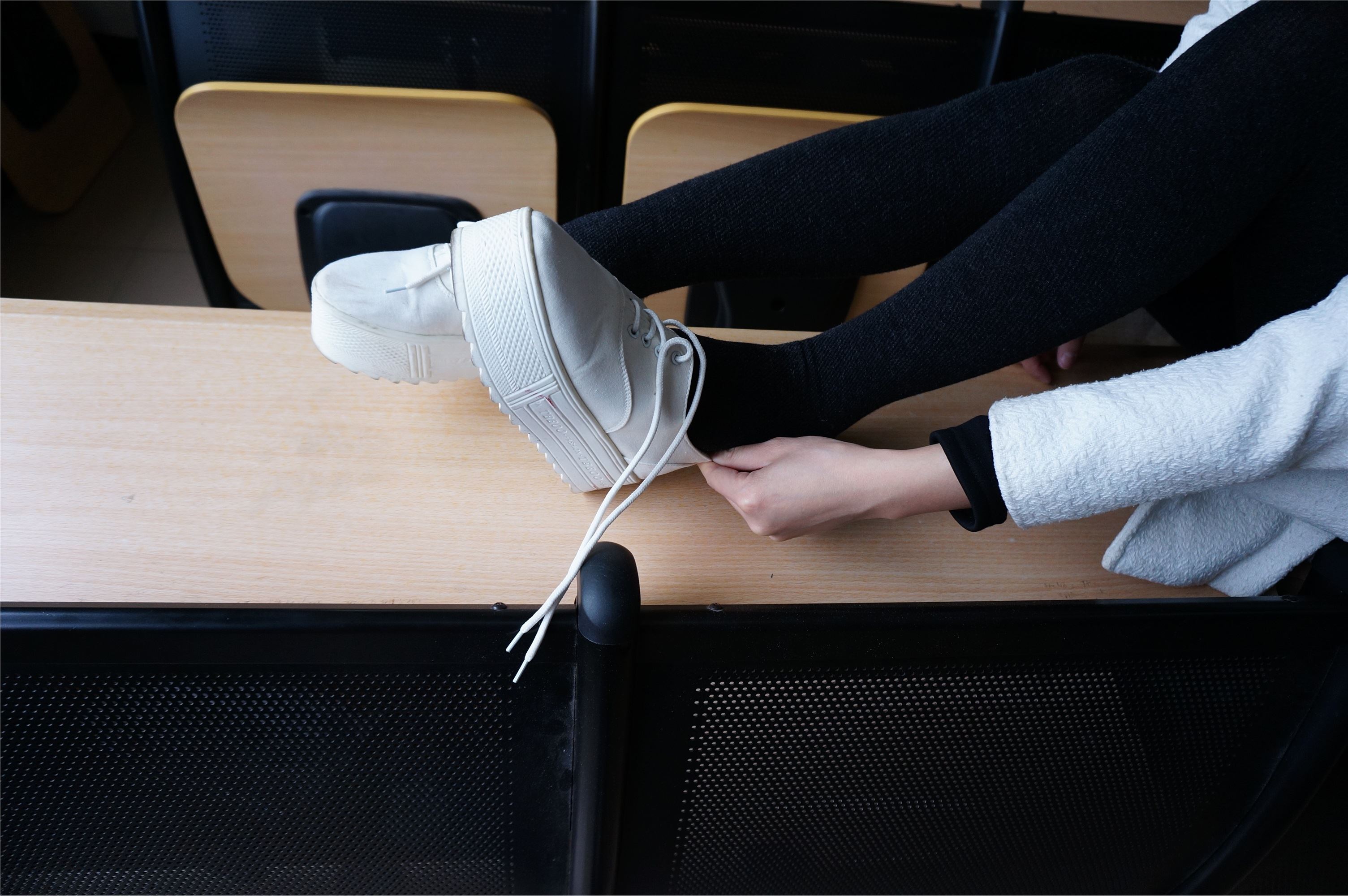 大西瓜套图 S012 黑丝白鞋少女116p