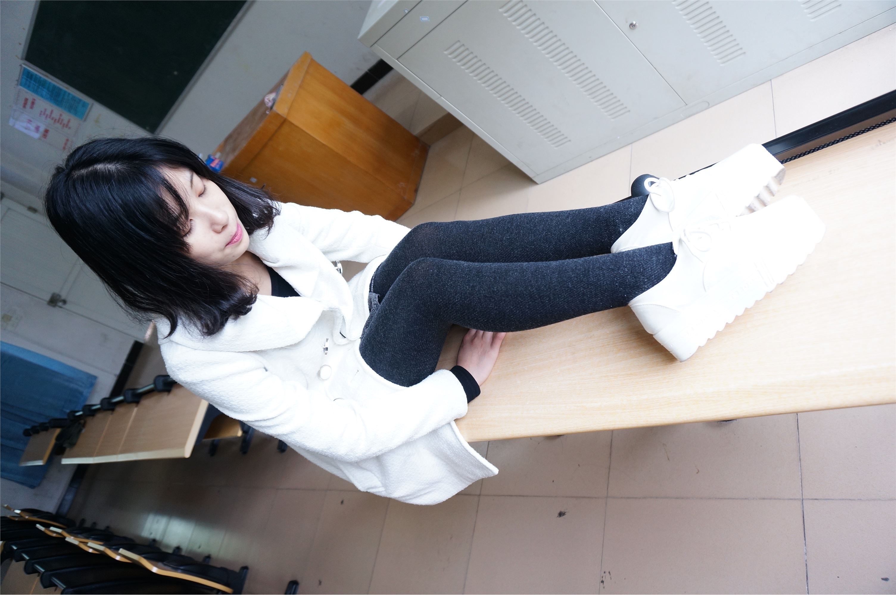 大西瓜套图 S012 黑丝白鞋少女116p