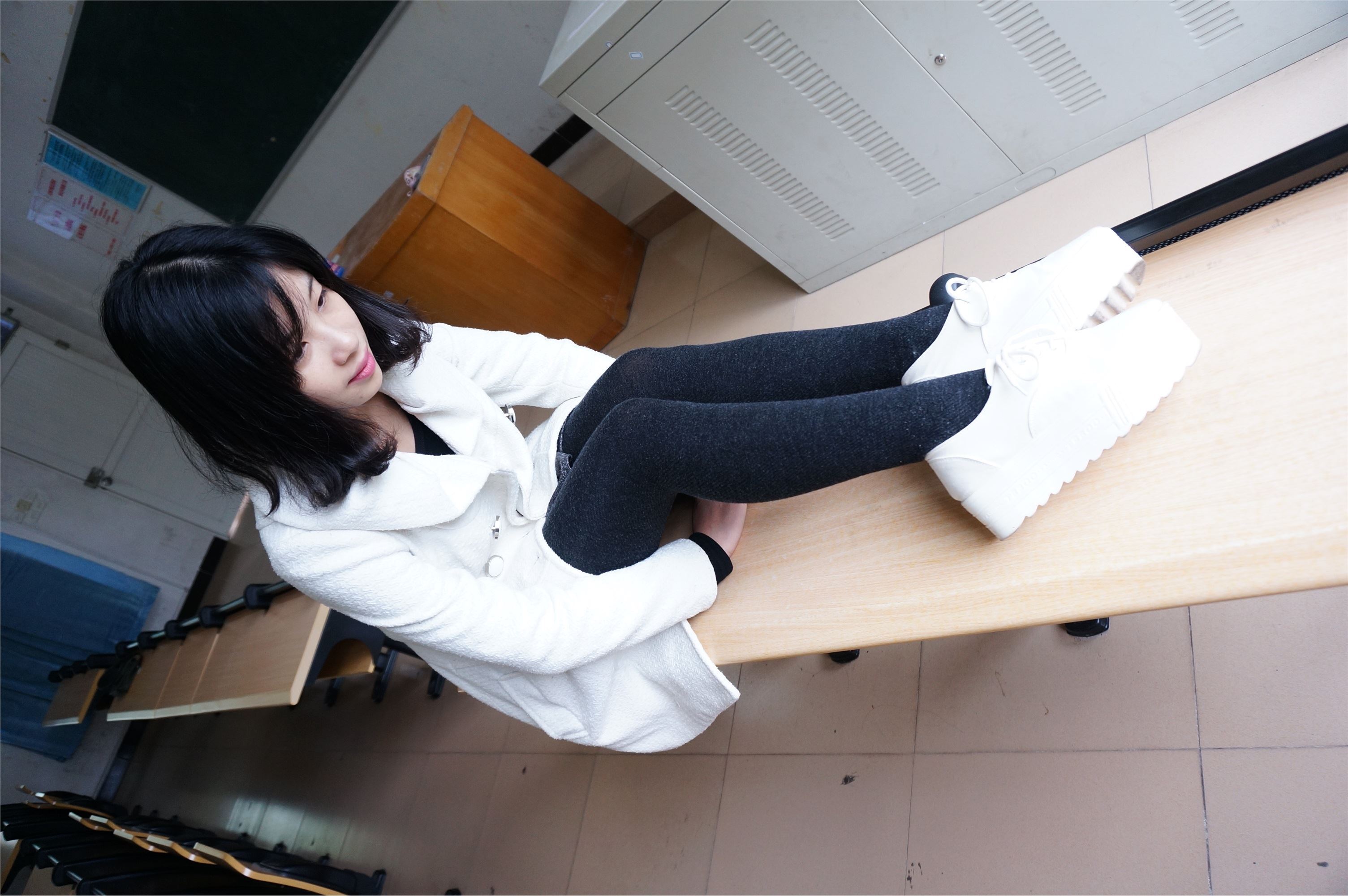 大西瓜套图 S012 黑丝白鞋少女116p