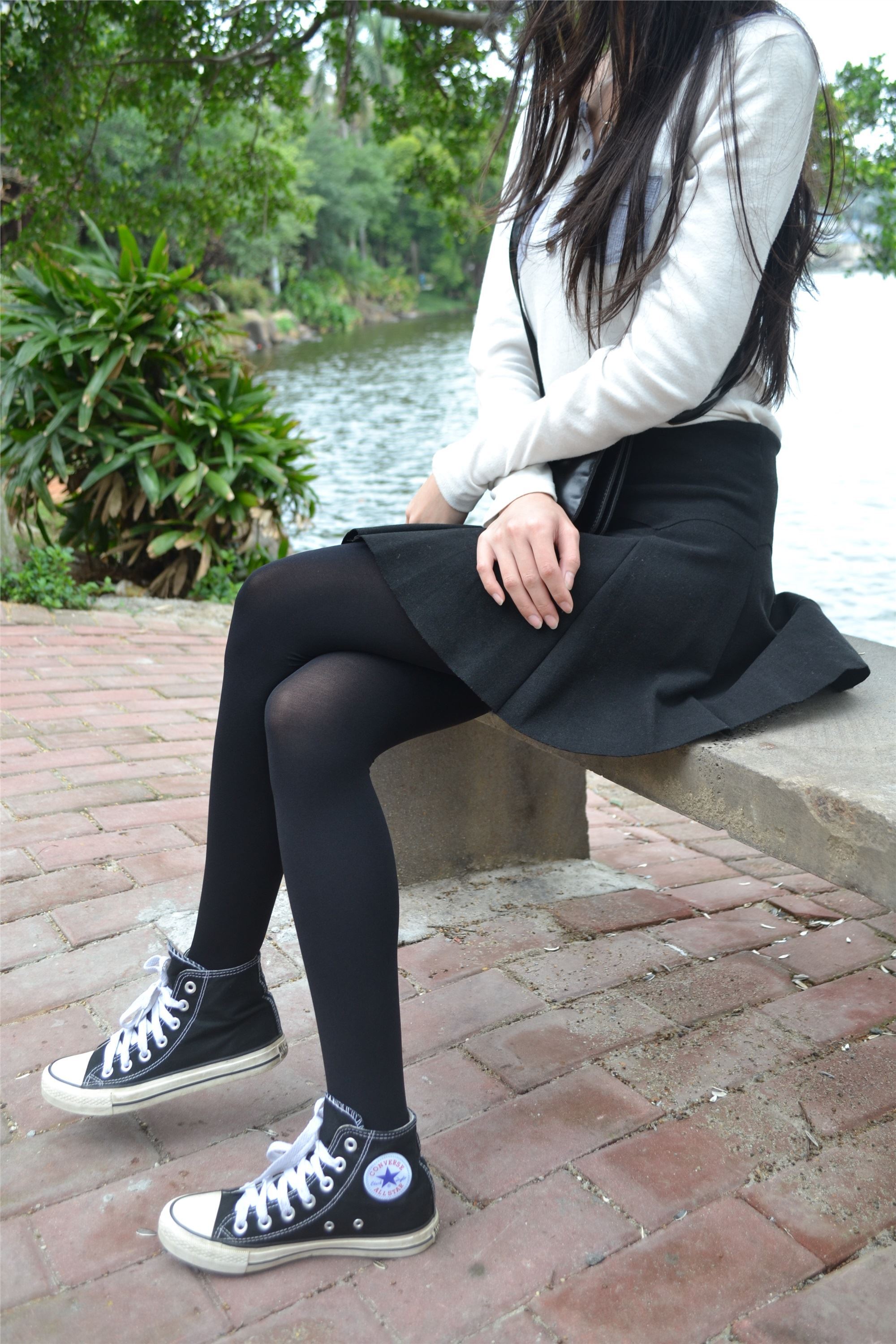 大西瓜套图 S014 湖边黑丝妹109p