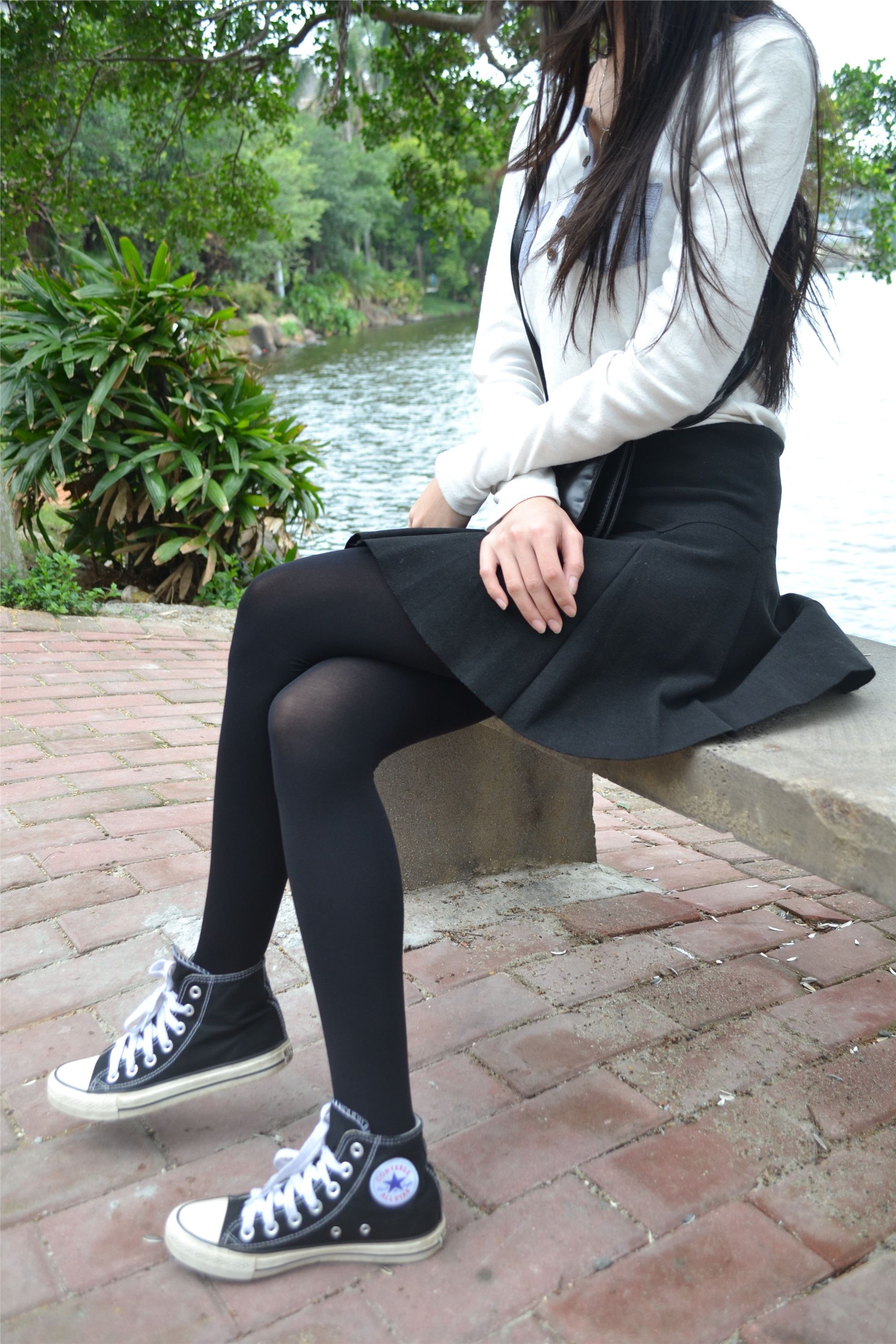 大西瓜套图 S014 湖边黑丝妹109p