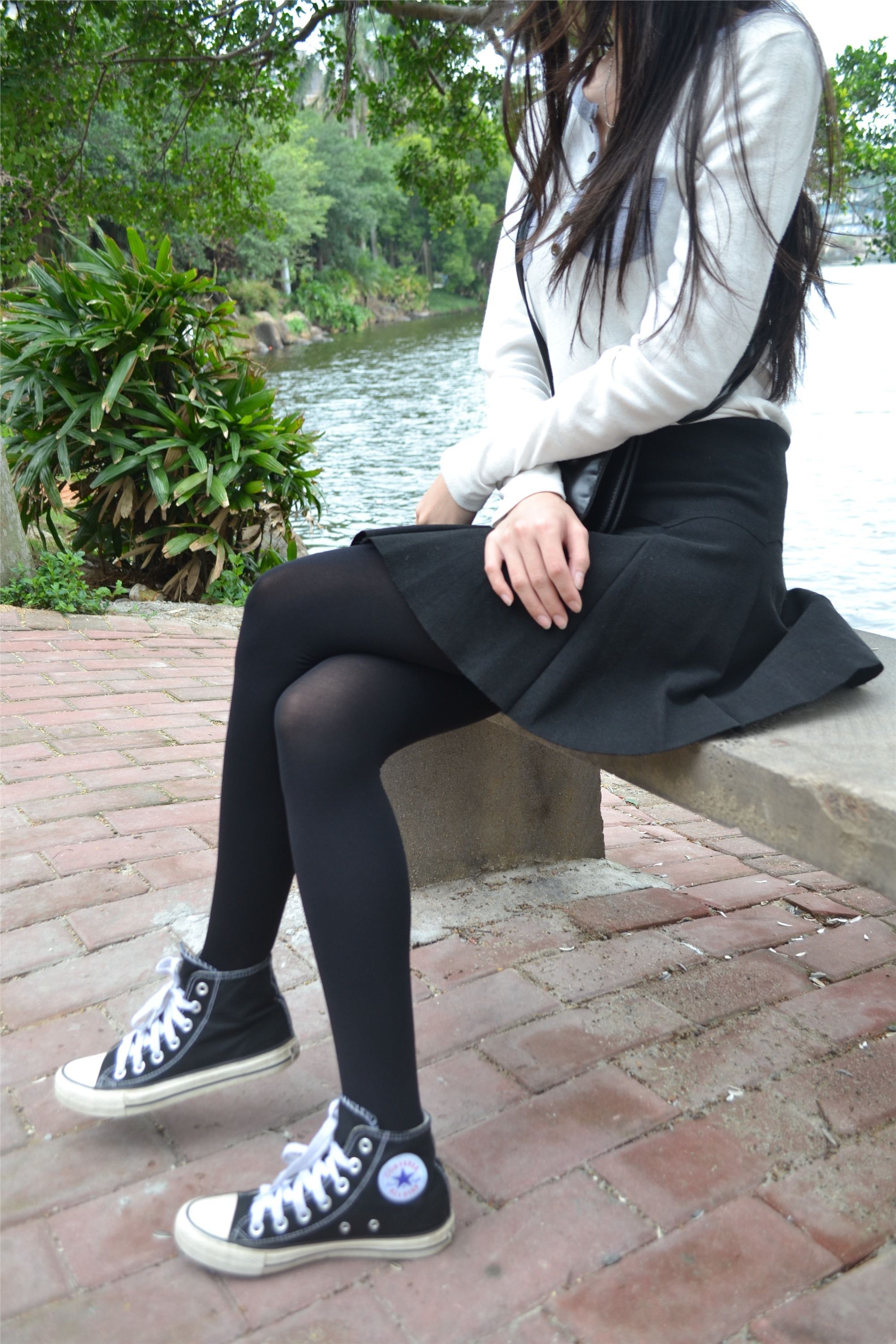 大西瓜套图 S014 湖边黑丝妹109p