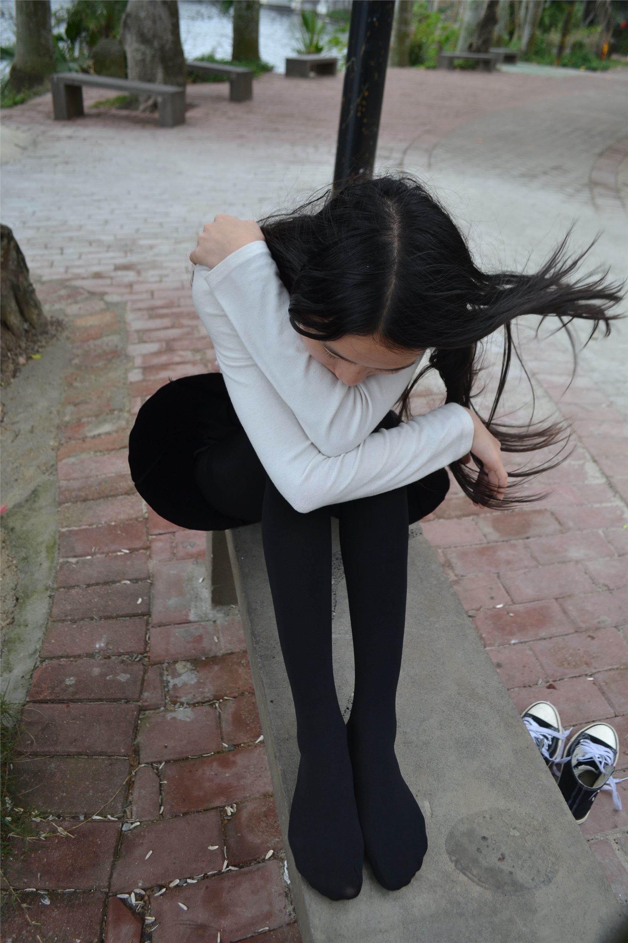 大西瓜套图 S014 湖边黑丝妹109p