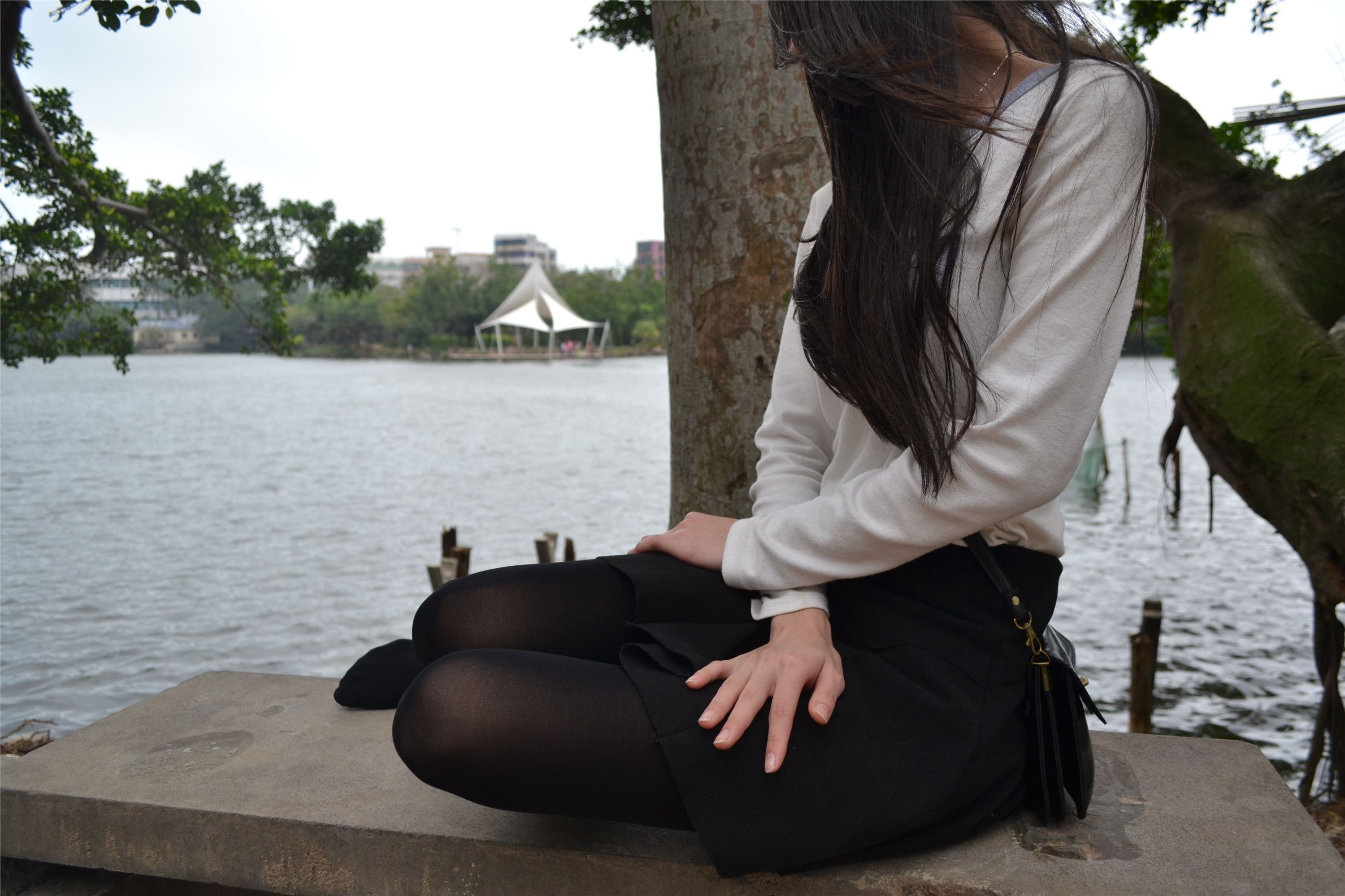 大西瓜套图 S014 湖边黑丝妹109p