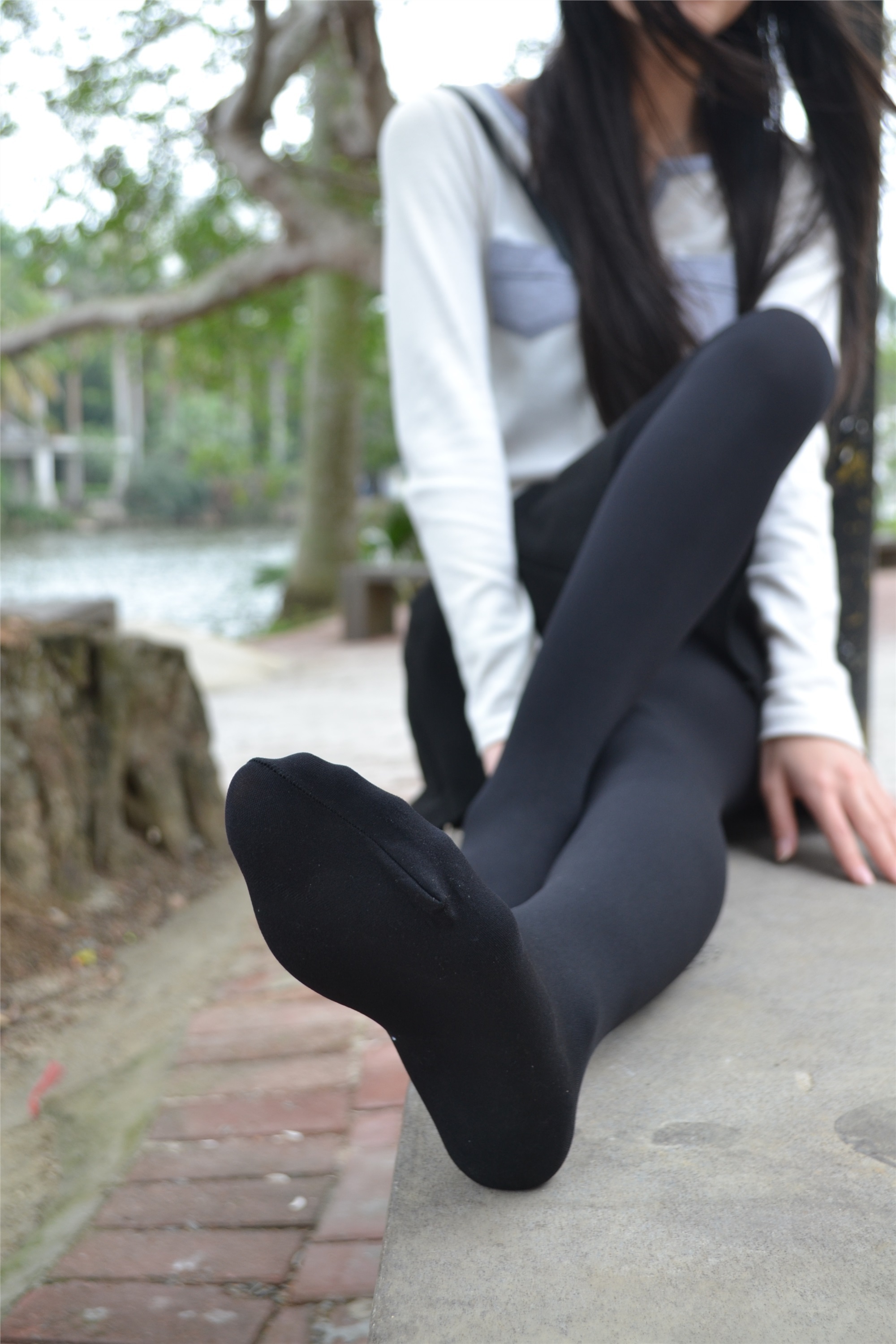 大西瓜套图 S014 湖边黑丝妹109p