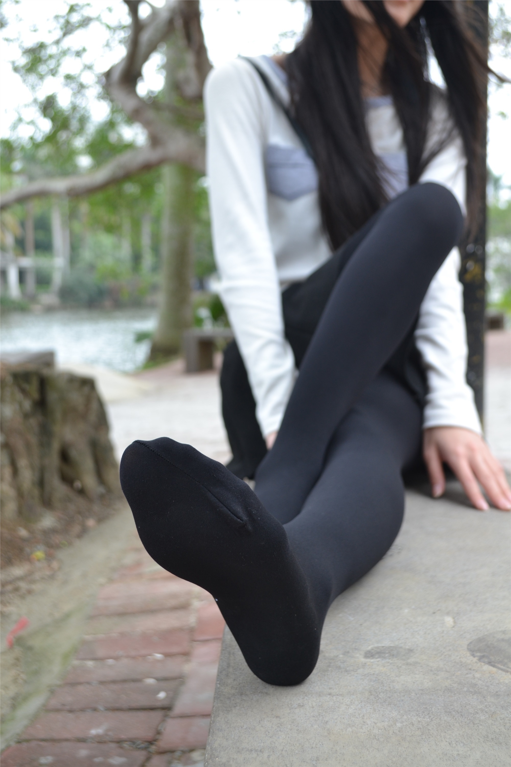 大西瓜套图 S014 湖边黑丝妹109p