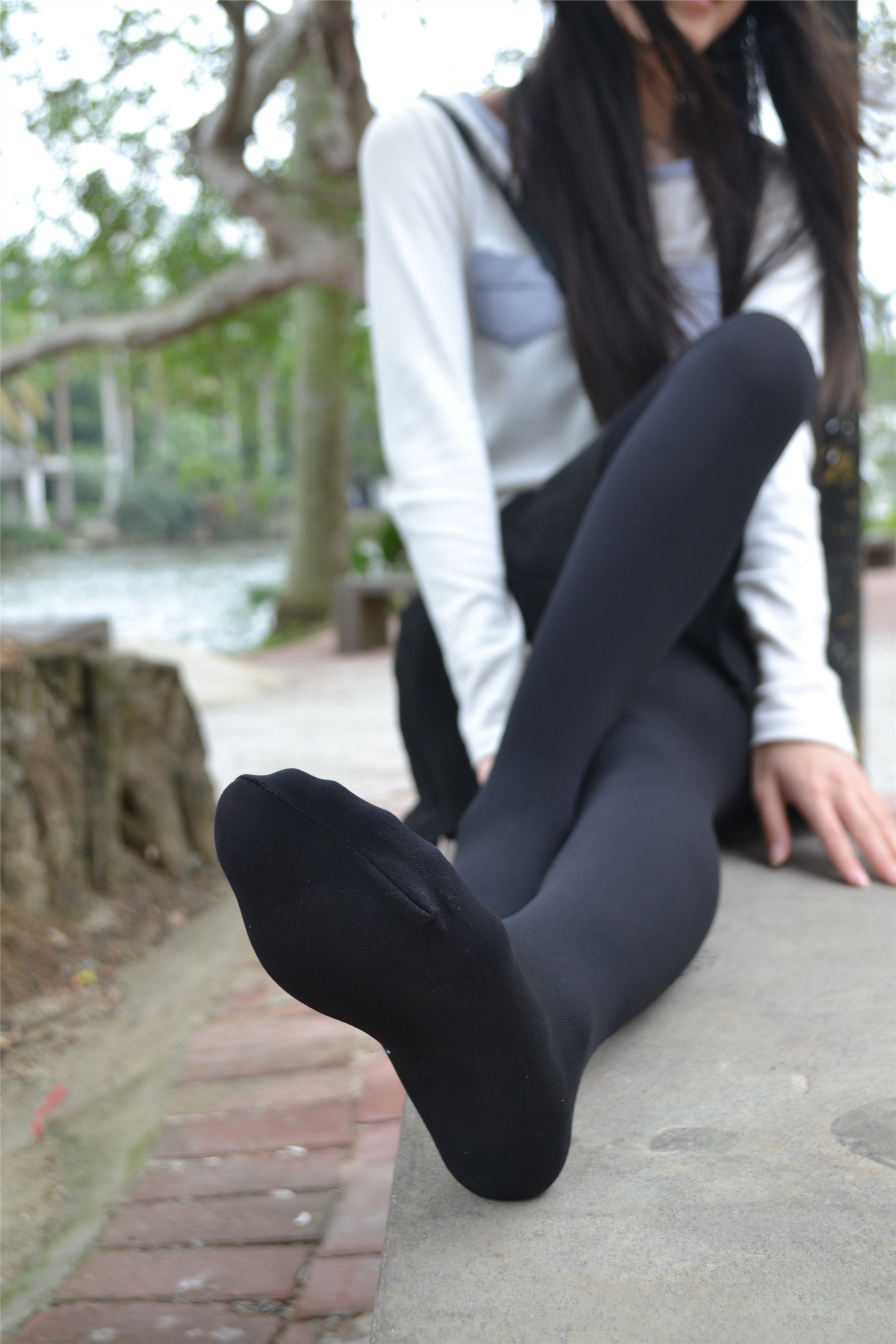 大西瓜套图 S014 湖边黑丝妹109p