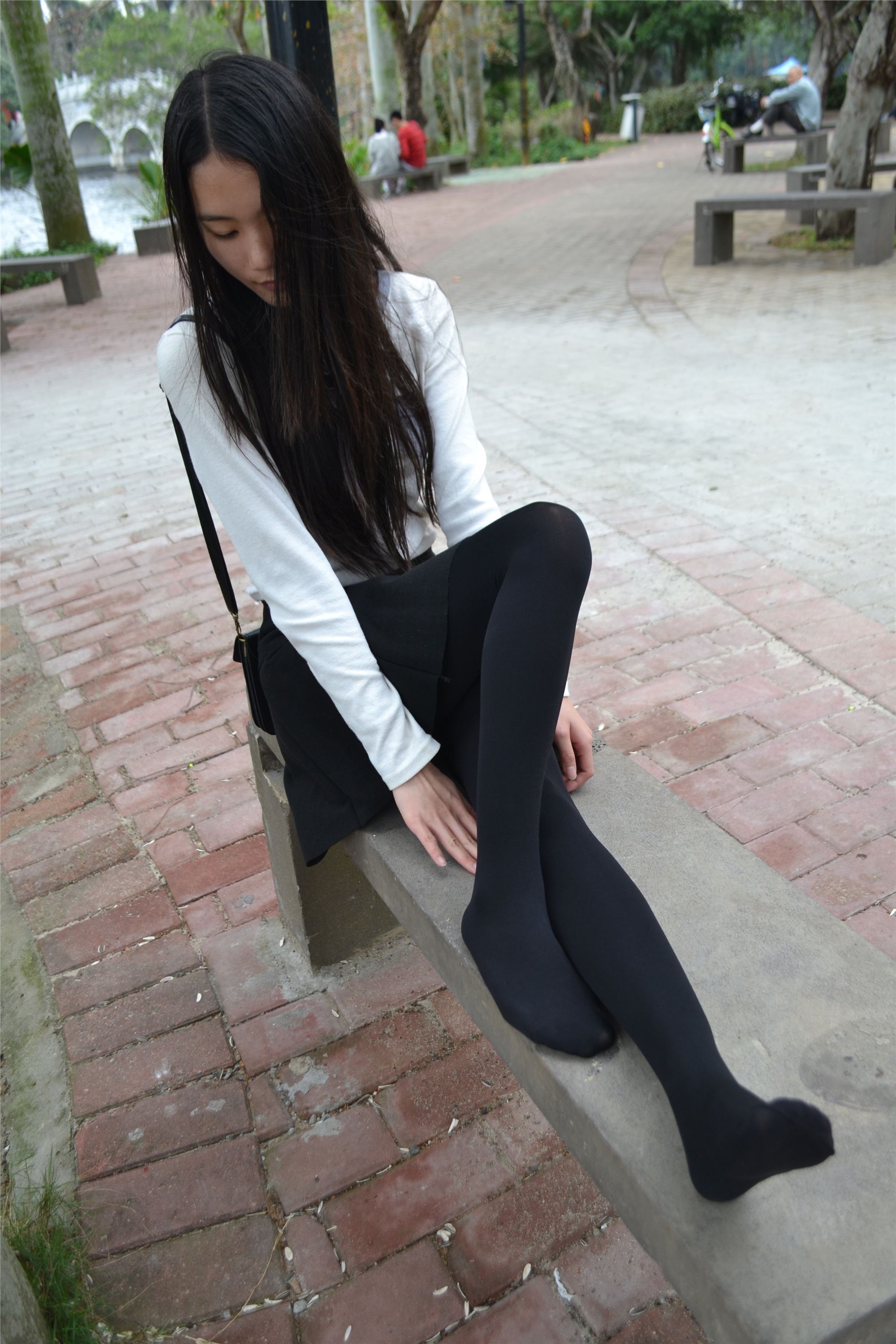 大西瓜套图 S014 湖边黑丝妹109p