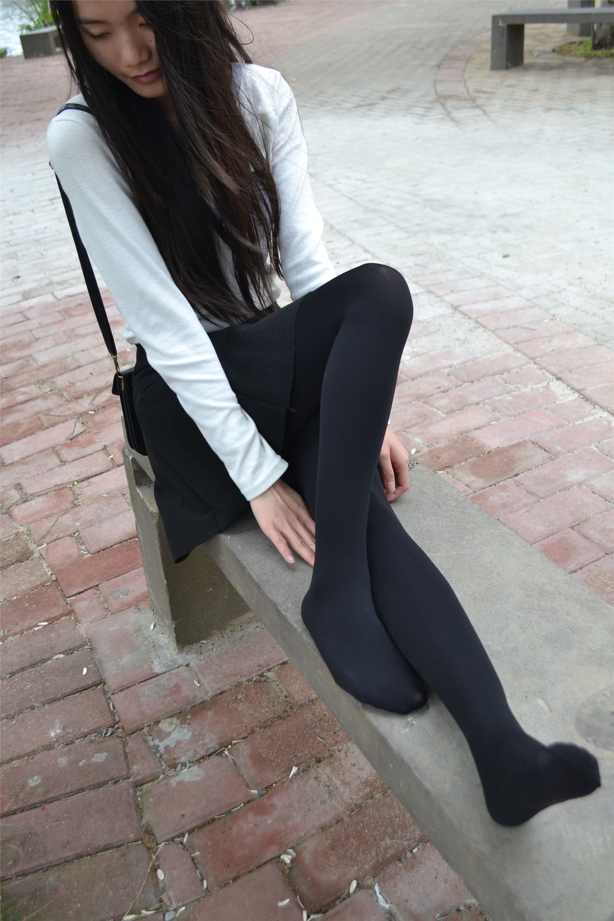 大西瓜套图 S014 湖边黑丝妹109p