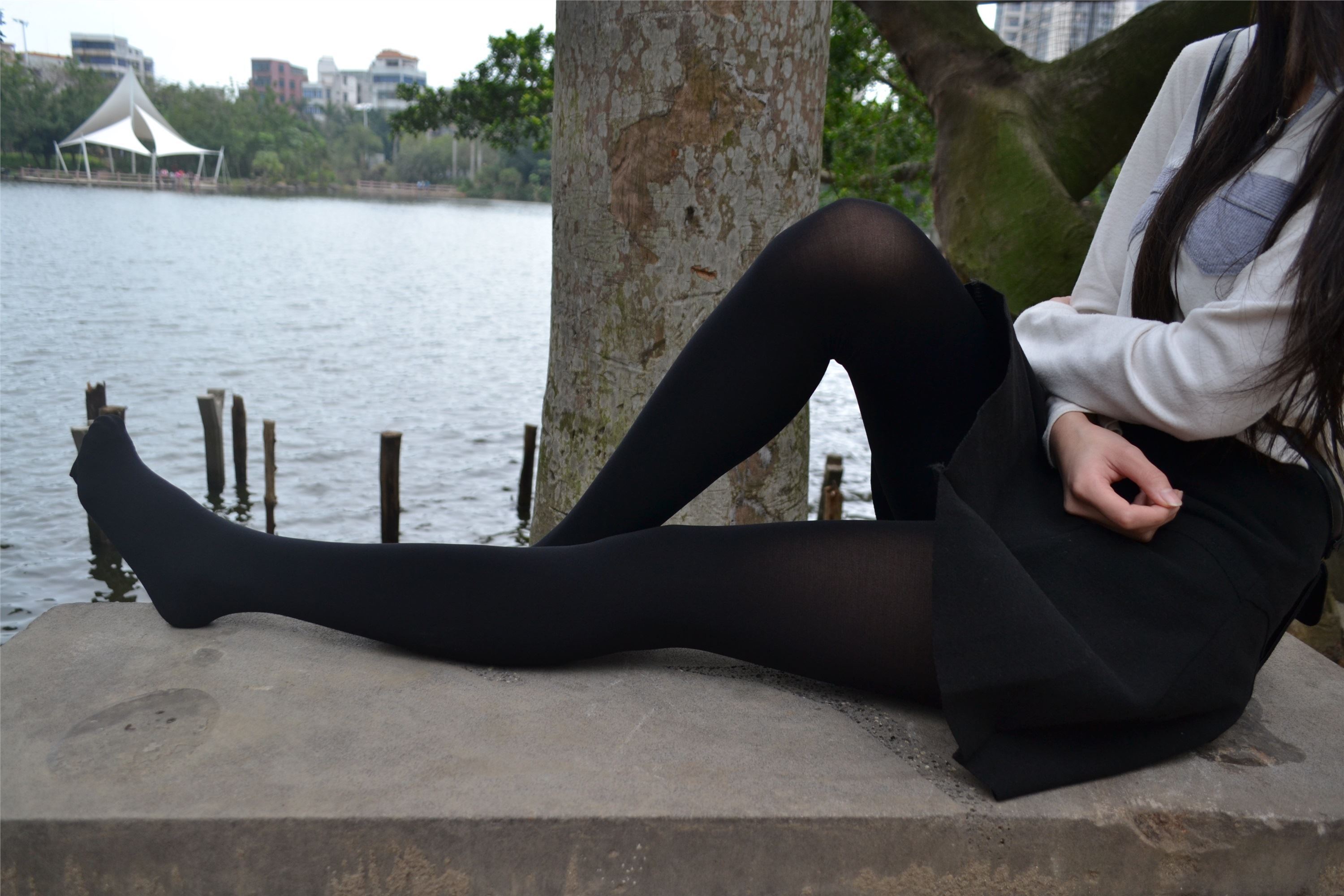 大西瓜套图 S014 湖边黑丝妹109p