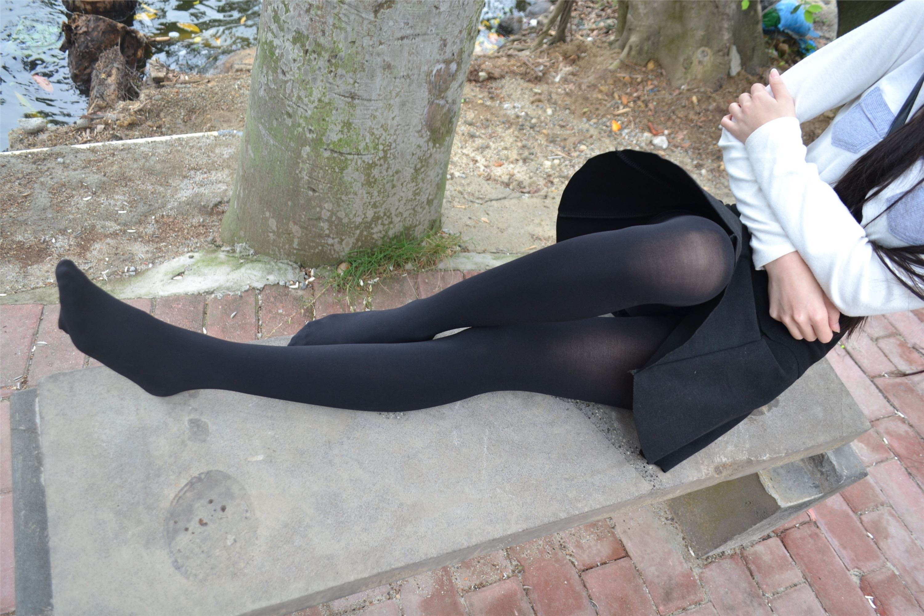 大西瓜套图 S014 湖边黑丝妹109p