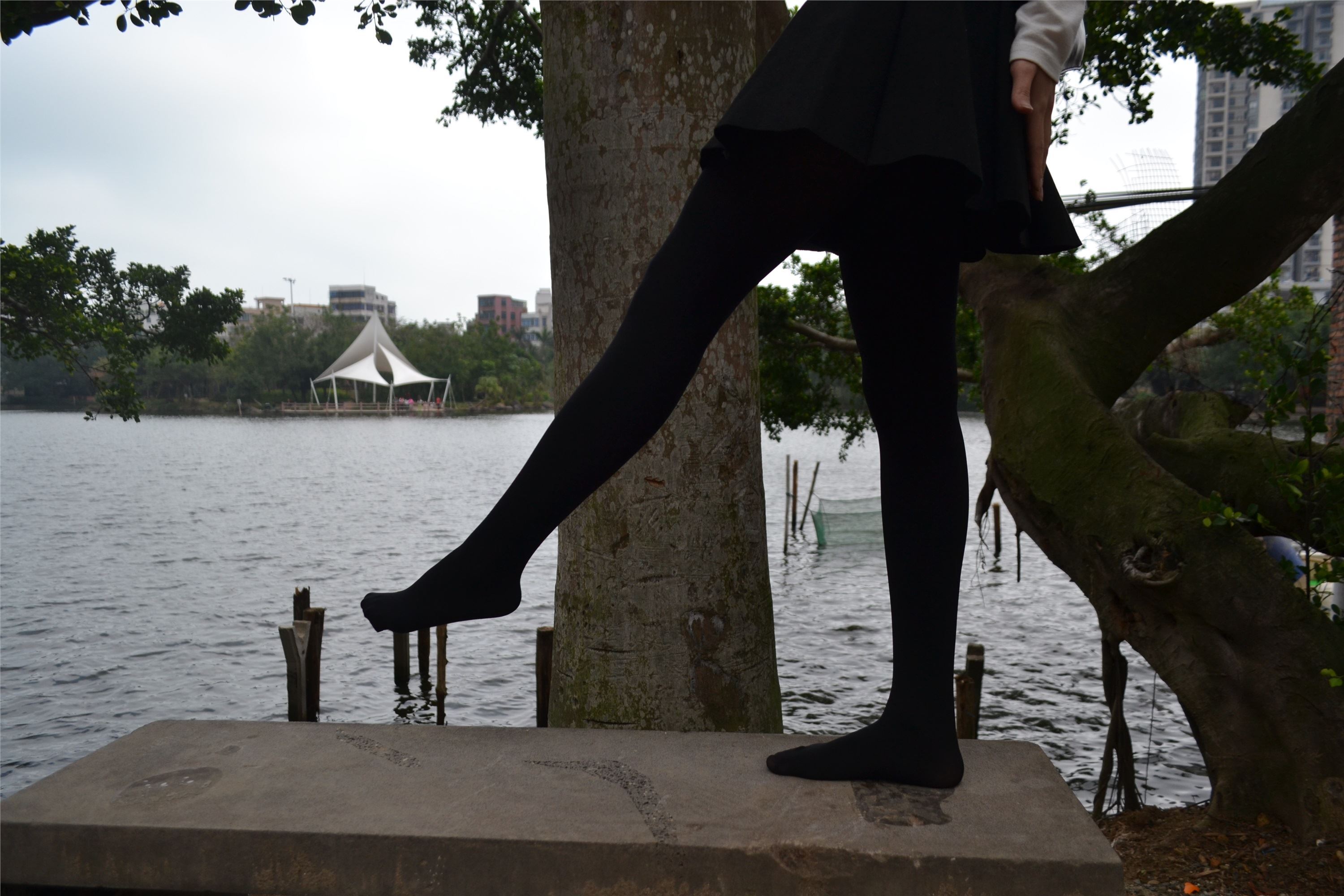 大西瓜套图 S014 湖边黑丝妹109p