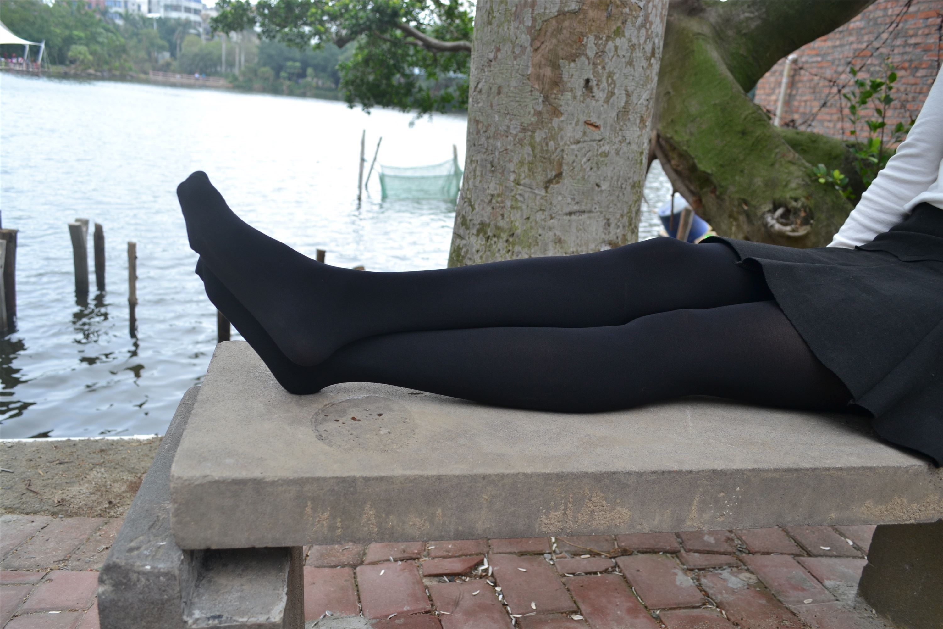 大西瓜套图 S014 湖边黑丝妹109p