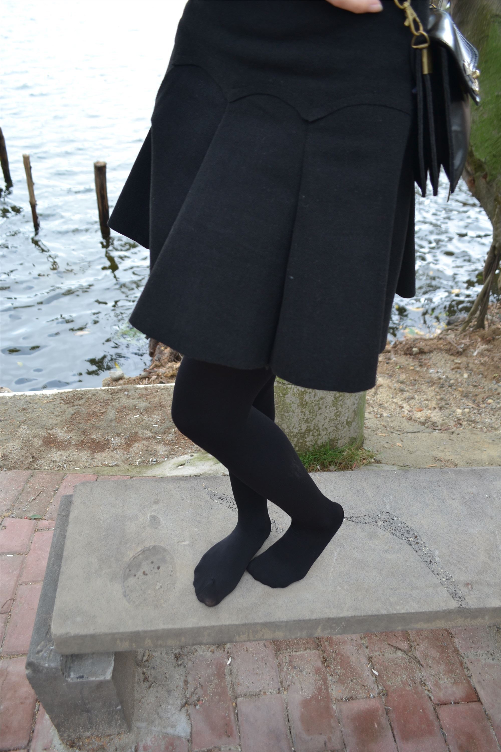 大西瓜套图 S014 湖边黑丝妹109p