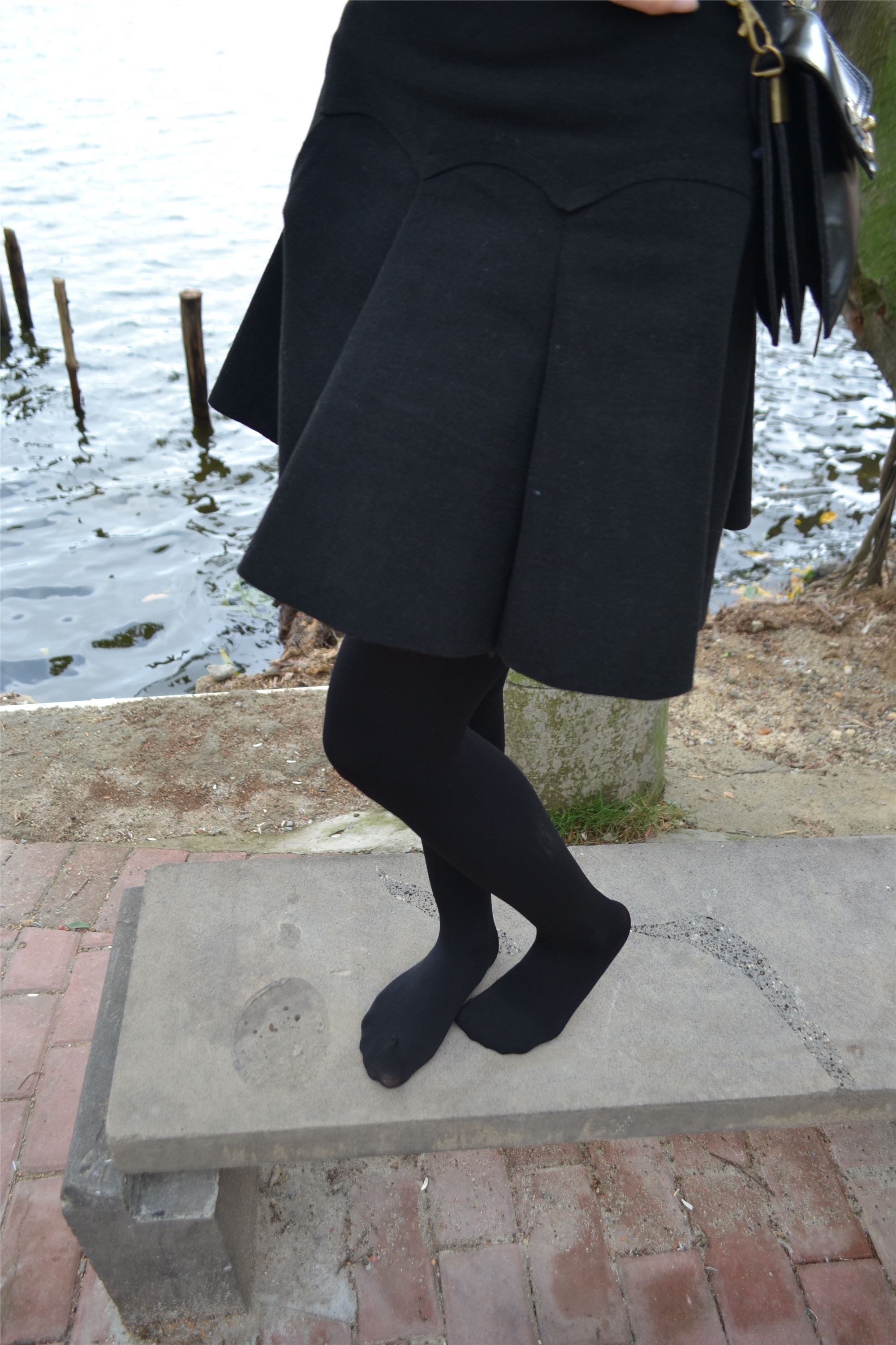 大西瓜套图 S014 湖边黑丝妹109p