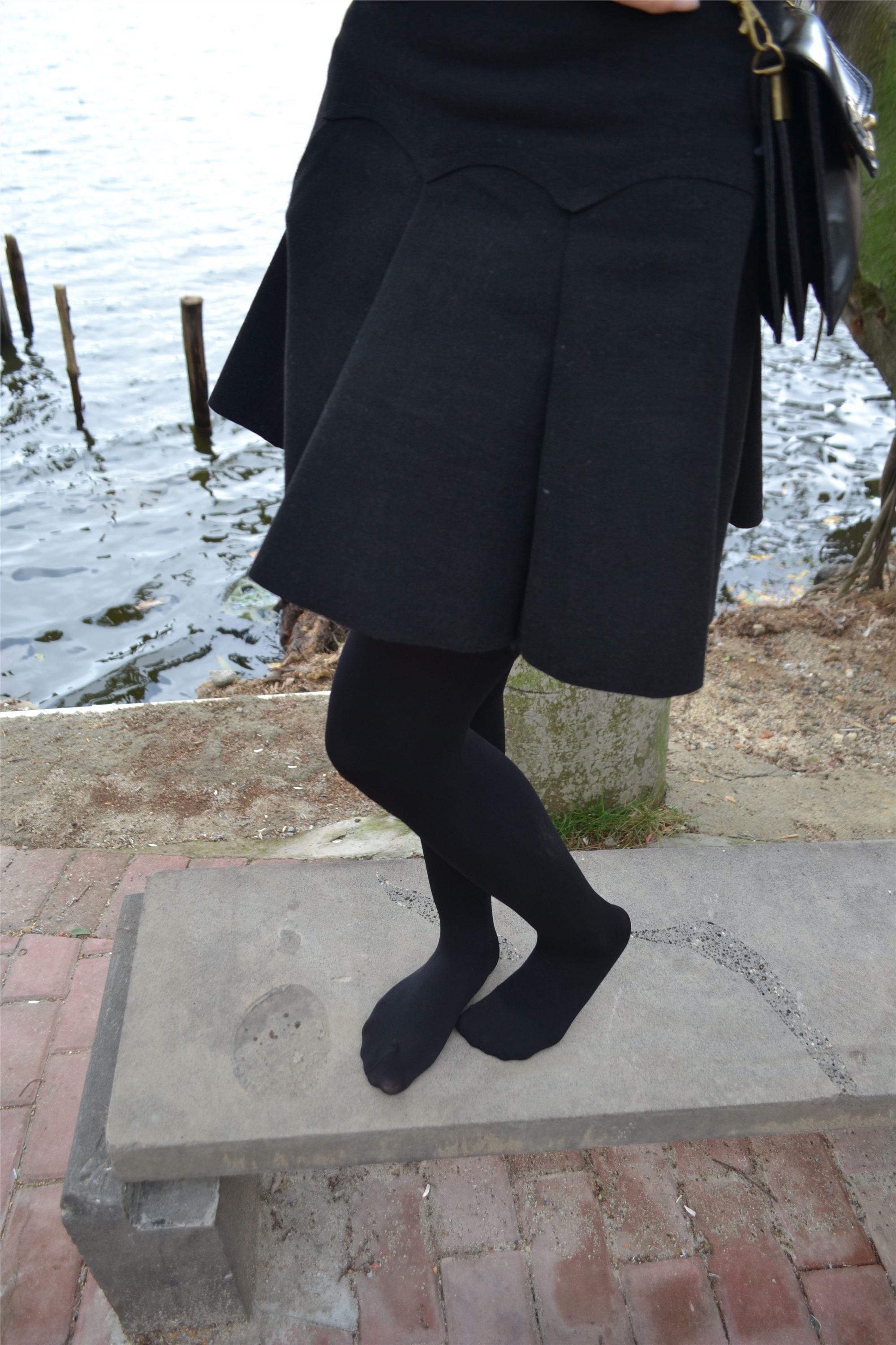 大西瓜套图 S014 湖边黑丝妹109p