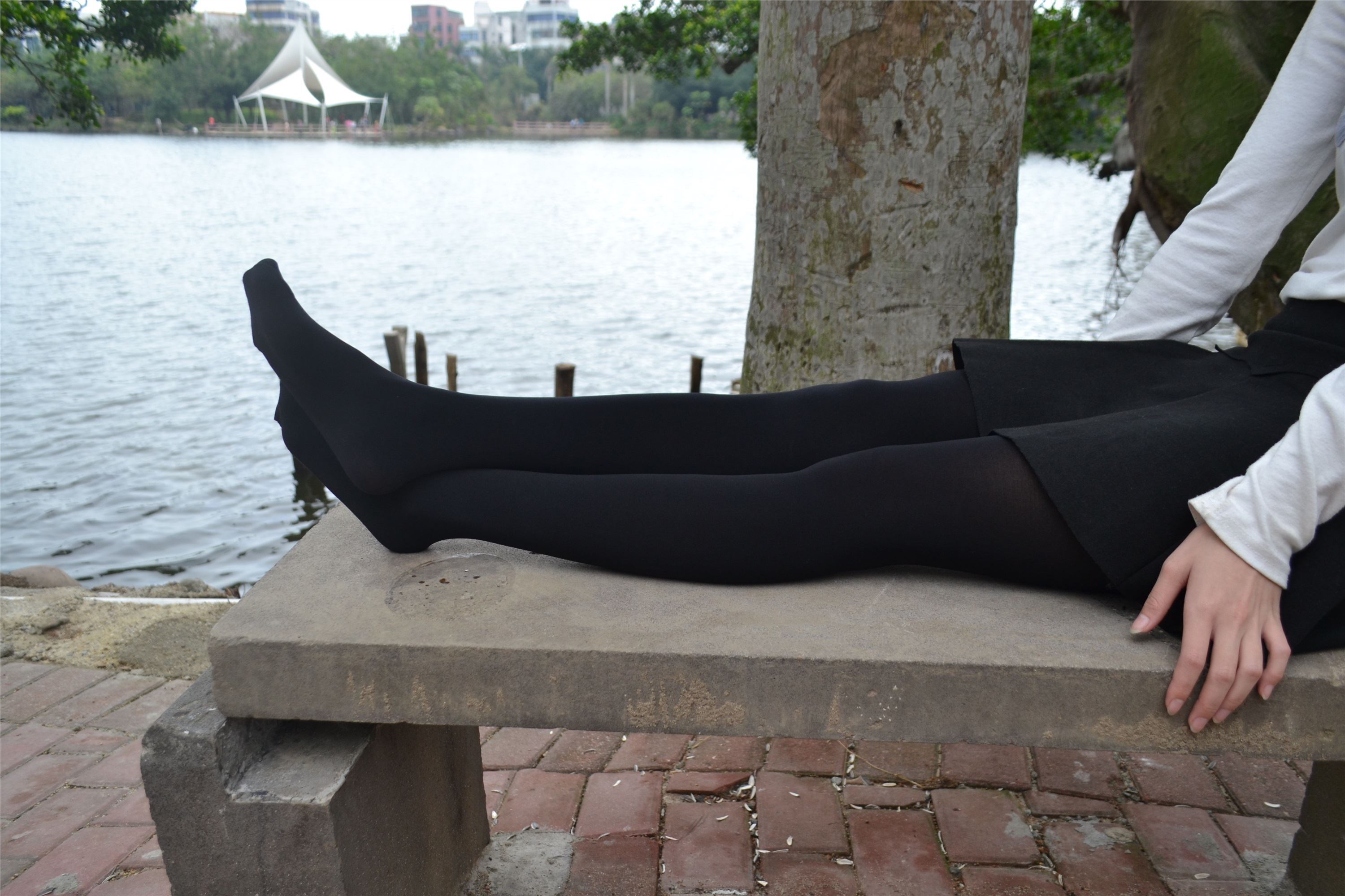 大西瓜套图 S014 湖边黑丝妹109p