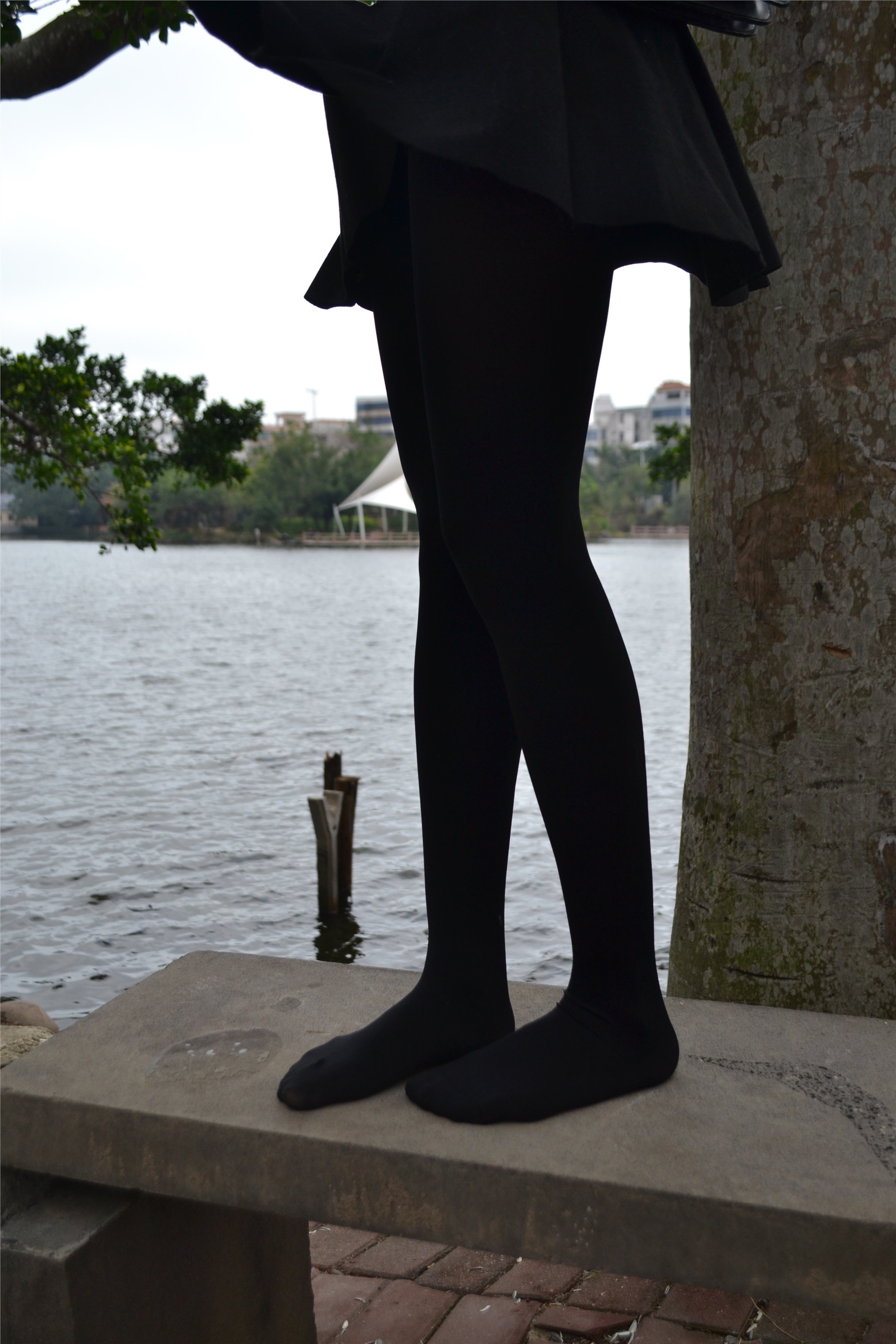 大西瓜套图 S014 湖边黑丝妹109p