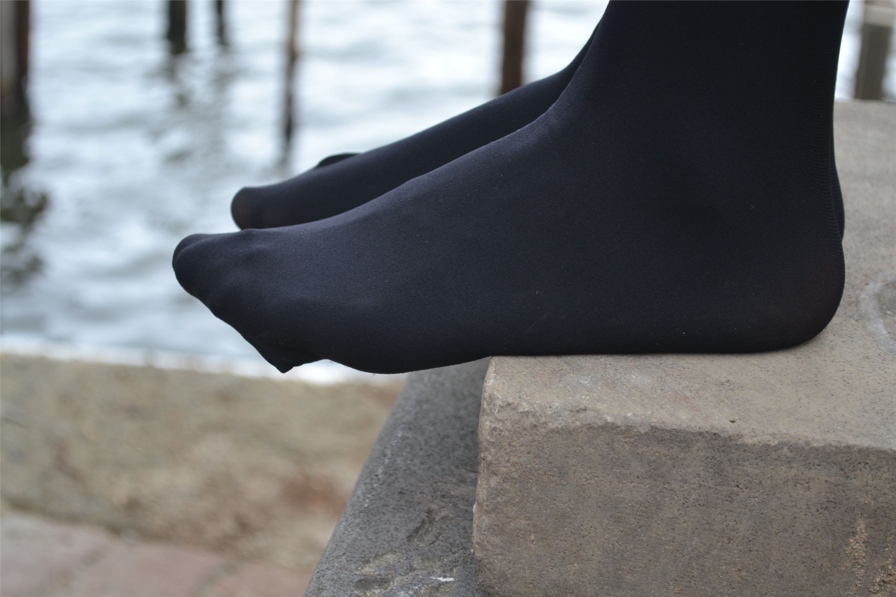 大西瓜套图 S014 湖边黑丝妹109p