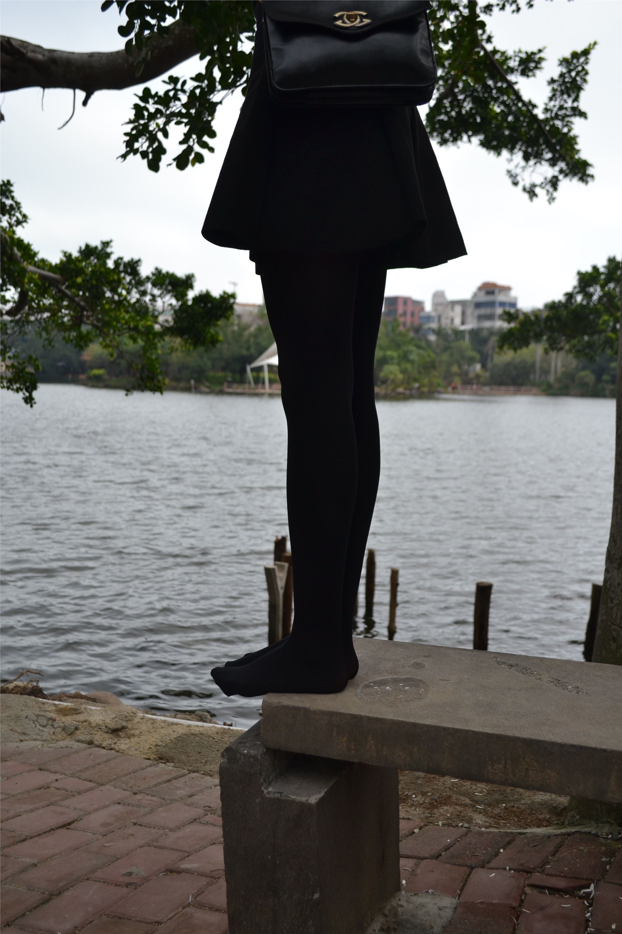 大西瓜套图 S014 湖边黑丝妹109p