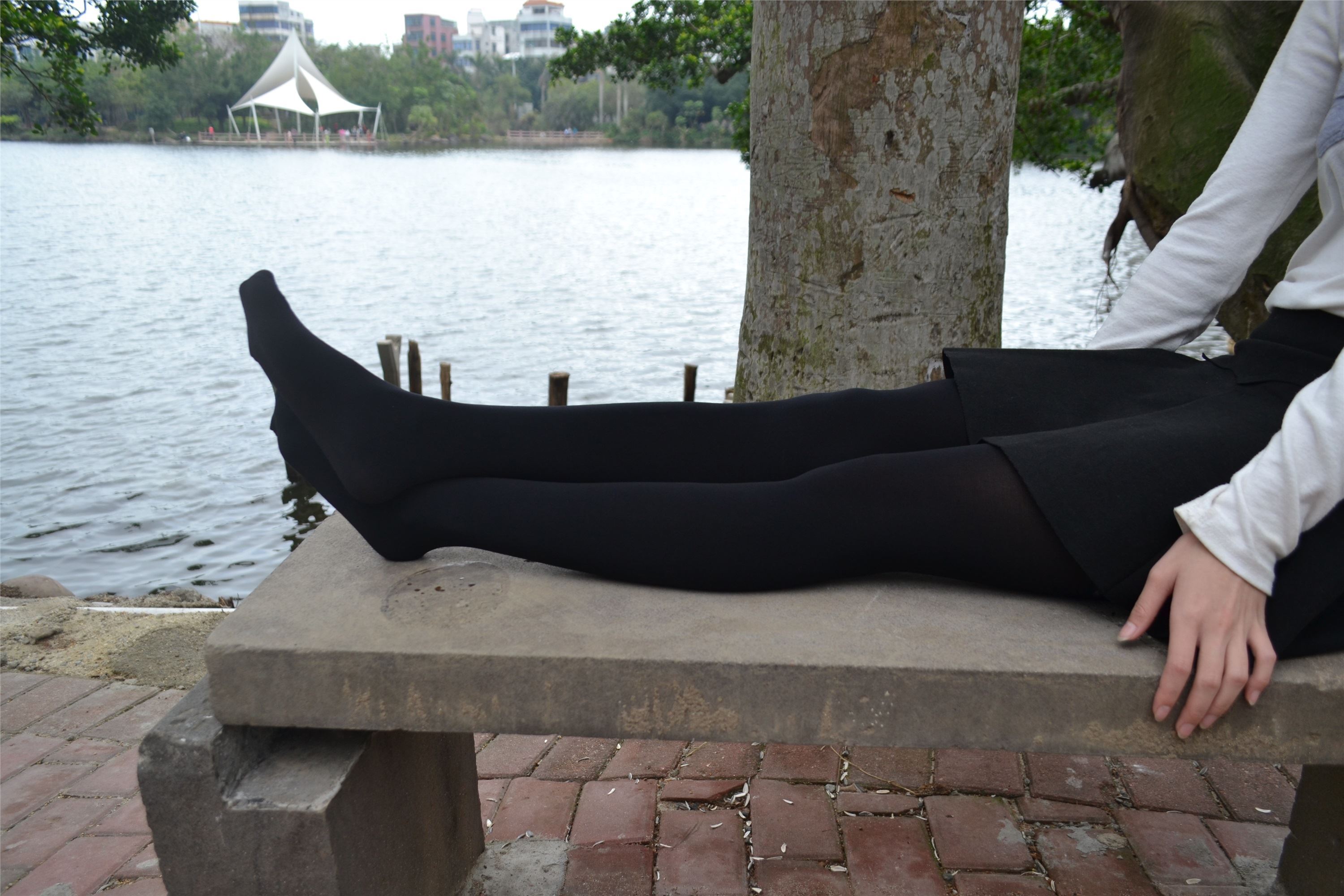 大西瓜套图 S014 湖边黑丝妹109p