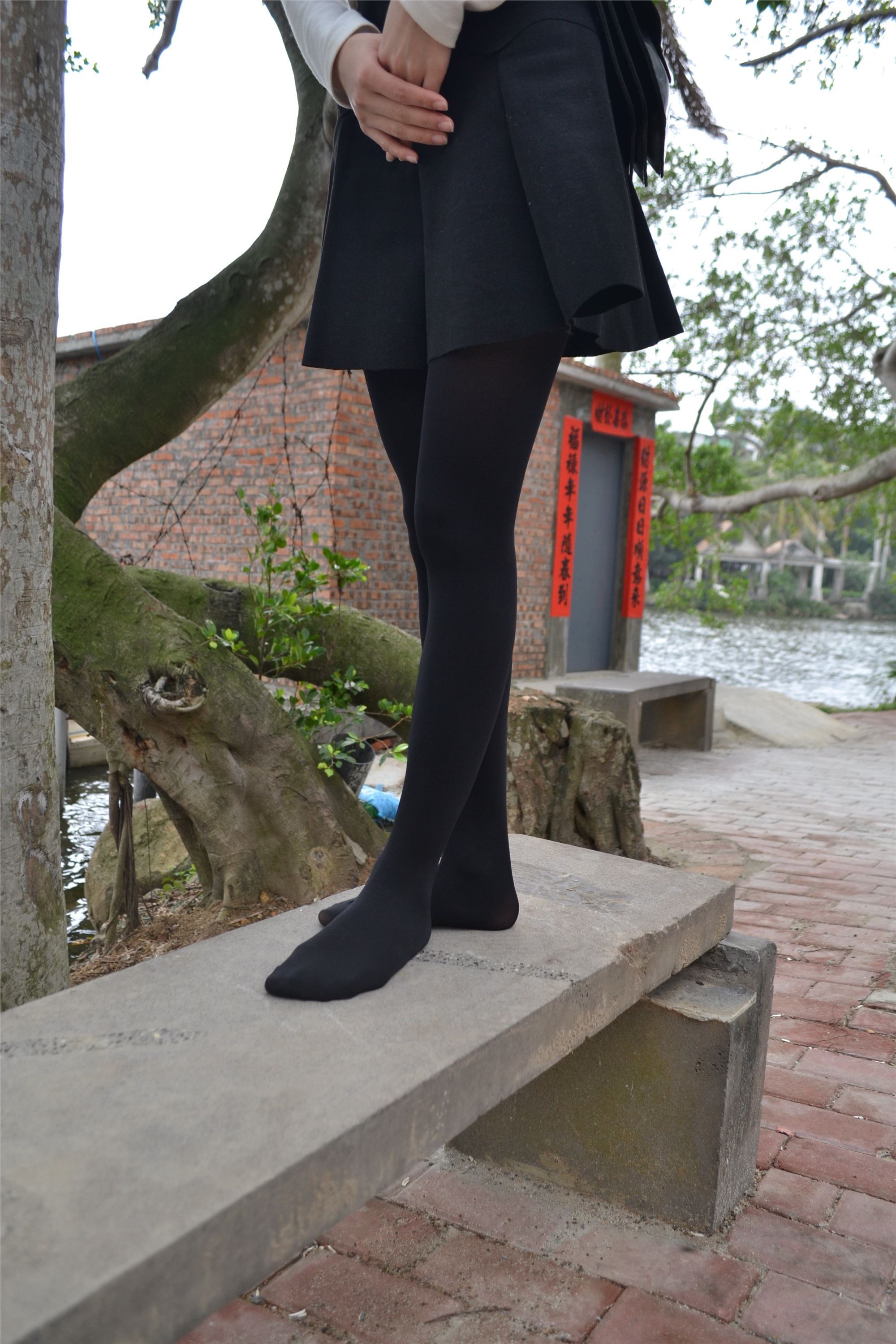 大西瓜套图 S014 湖边黑丝妹109p